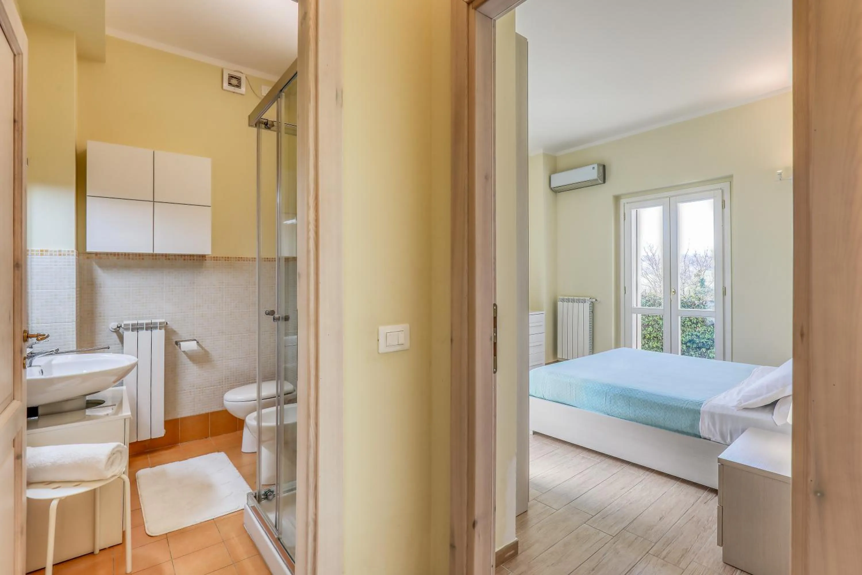 Bathroom, Bed in Residence Viviverde