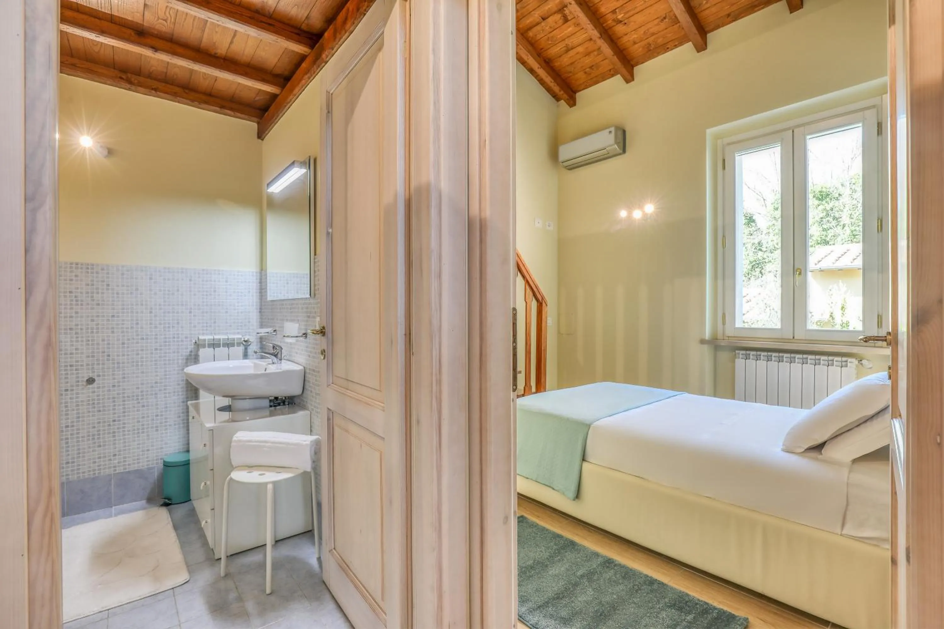 Bathroom, Bed in Residence Viviverde