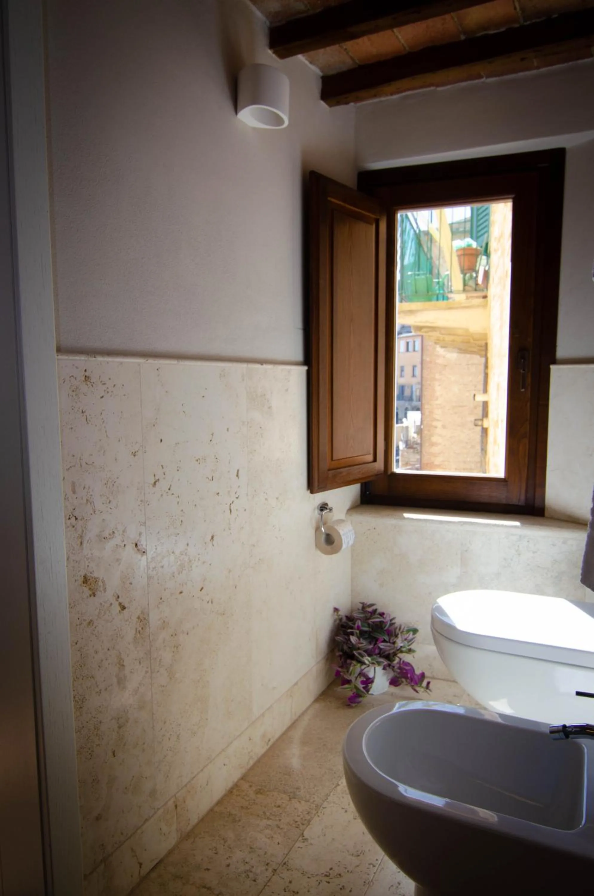 Toilet in Dimora Dell'Erbe Rooms
