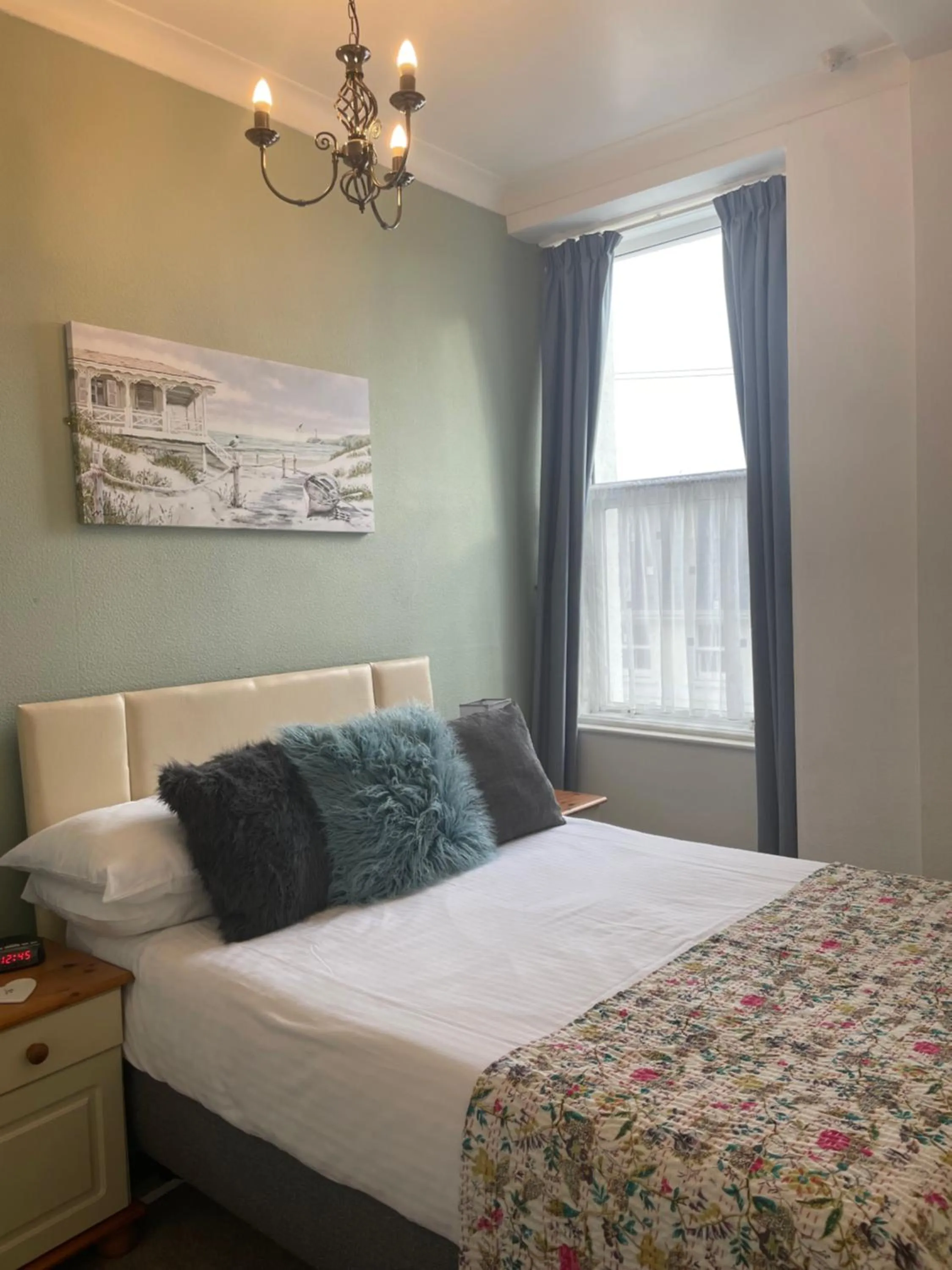 Bed in Babbacombe Palms