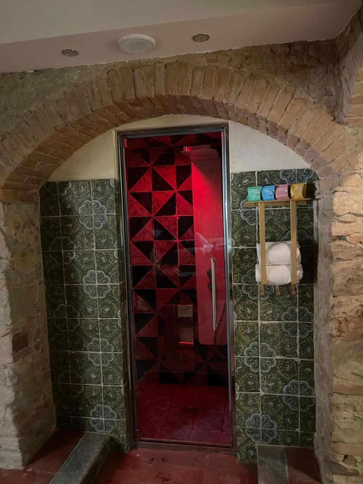 Shower in B&B Mr. My Resort