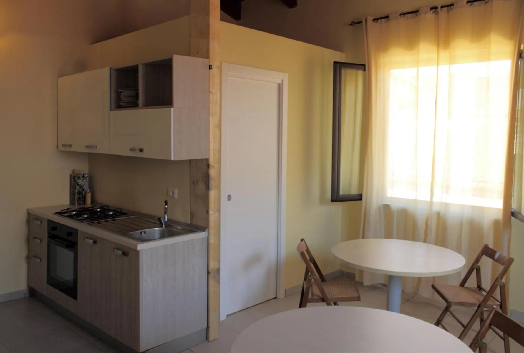 Communal kitchen in B&B Pinarina