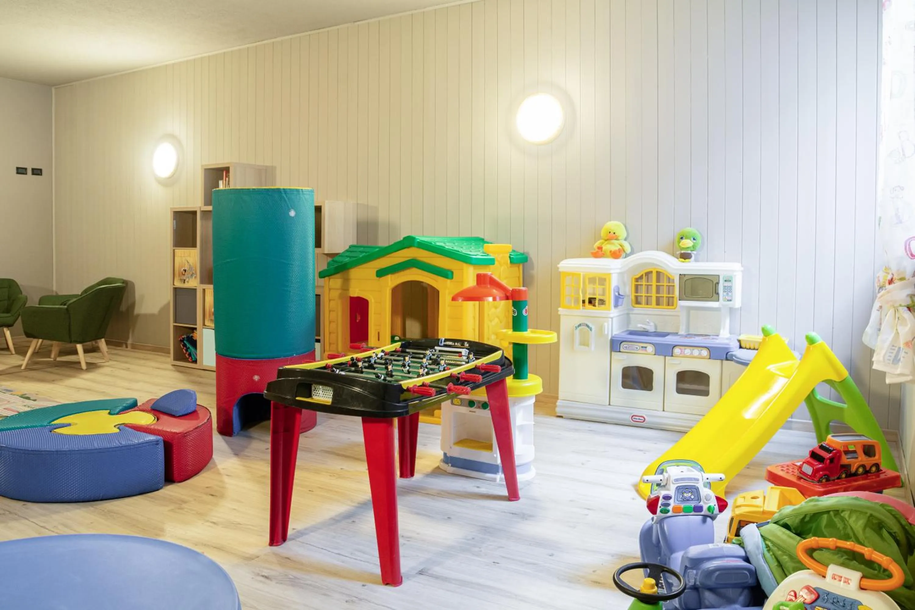 Evening entertainment in Aparthotel Majestic