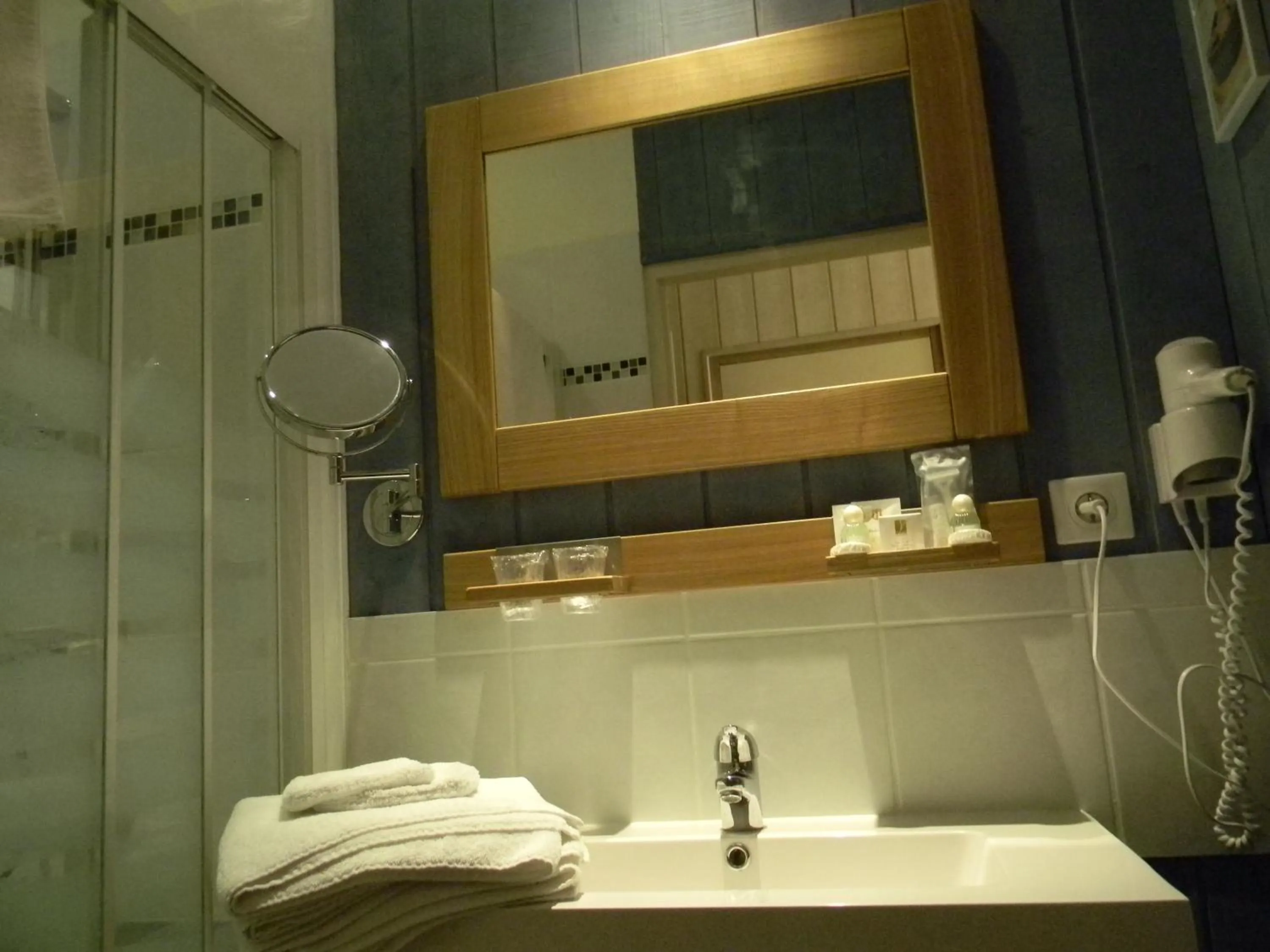 Bathroom in Logis Hôtel Relais Des Caillères