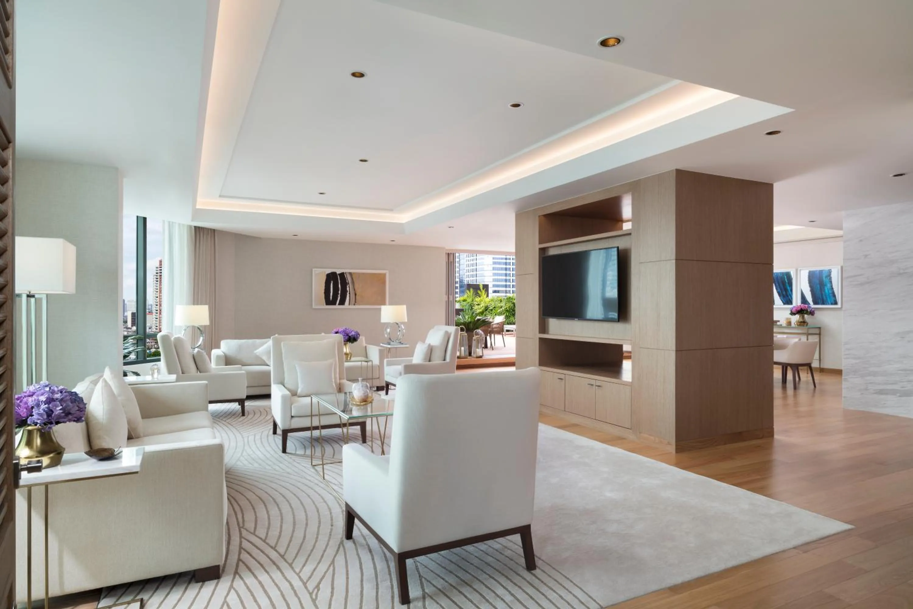 TV and multimedia in Siam Kempinski Hotel Bangkok