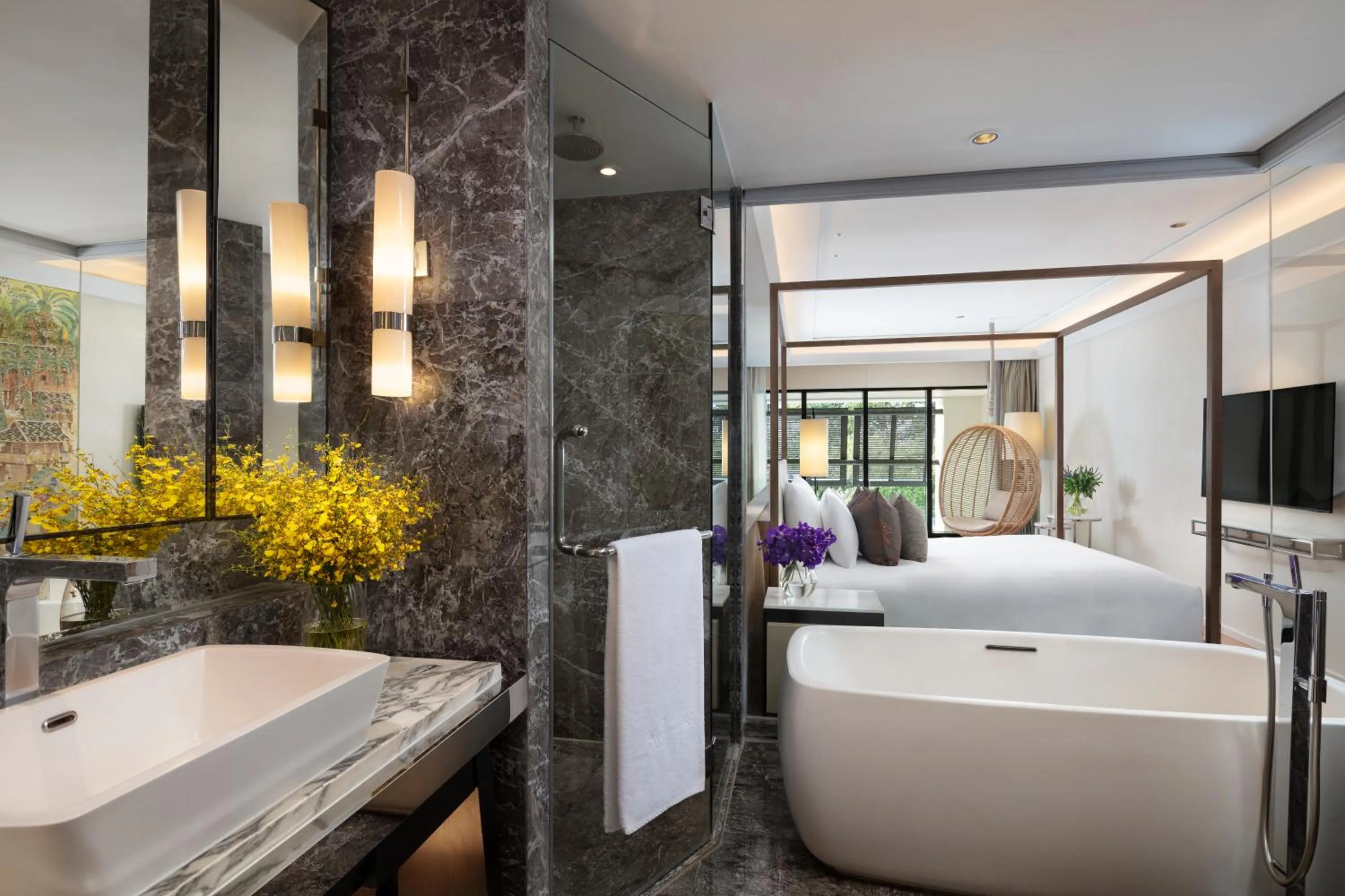 Hot Tub, Bed in Siam Kempinski Hotel Bangkok