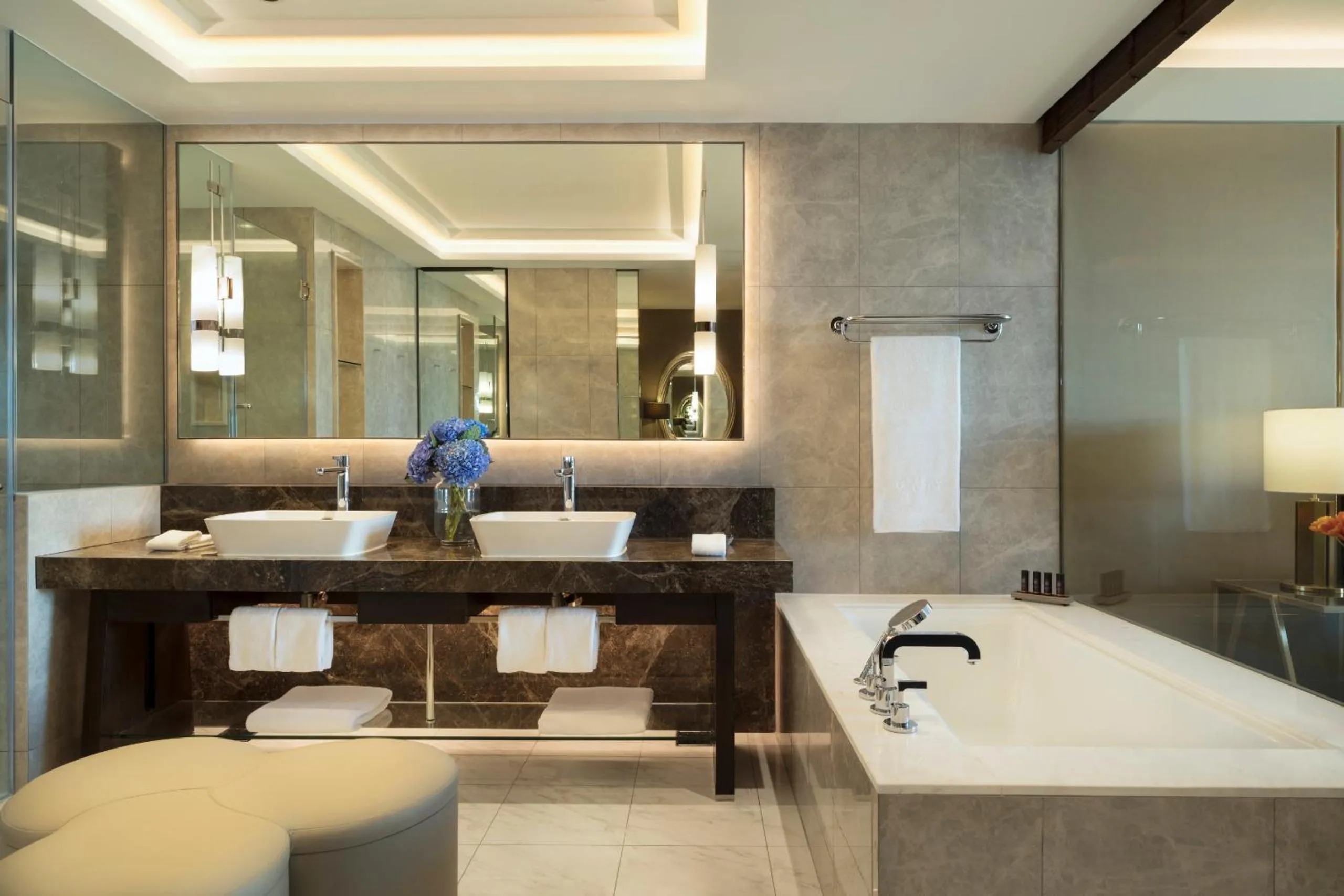 Hot Tub in Siam Kempinski Hotel Bangkok