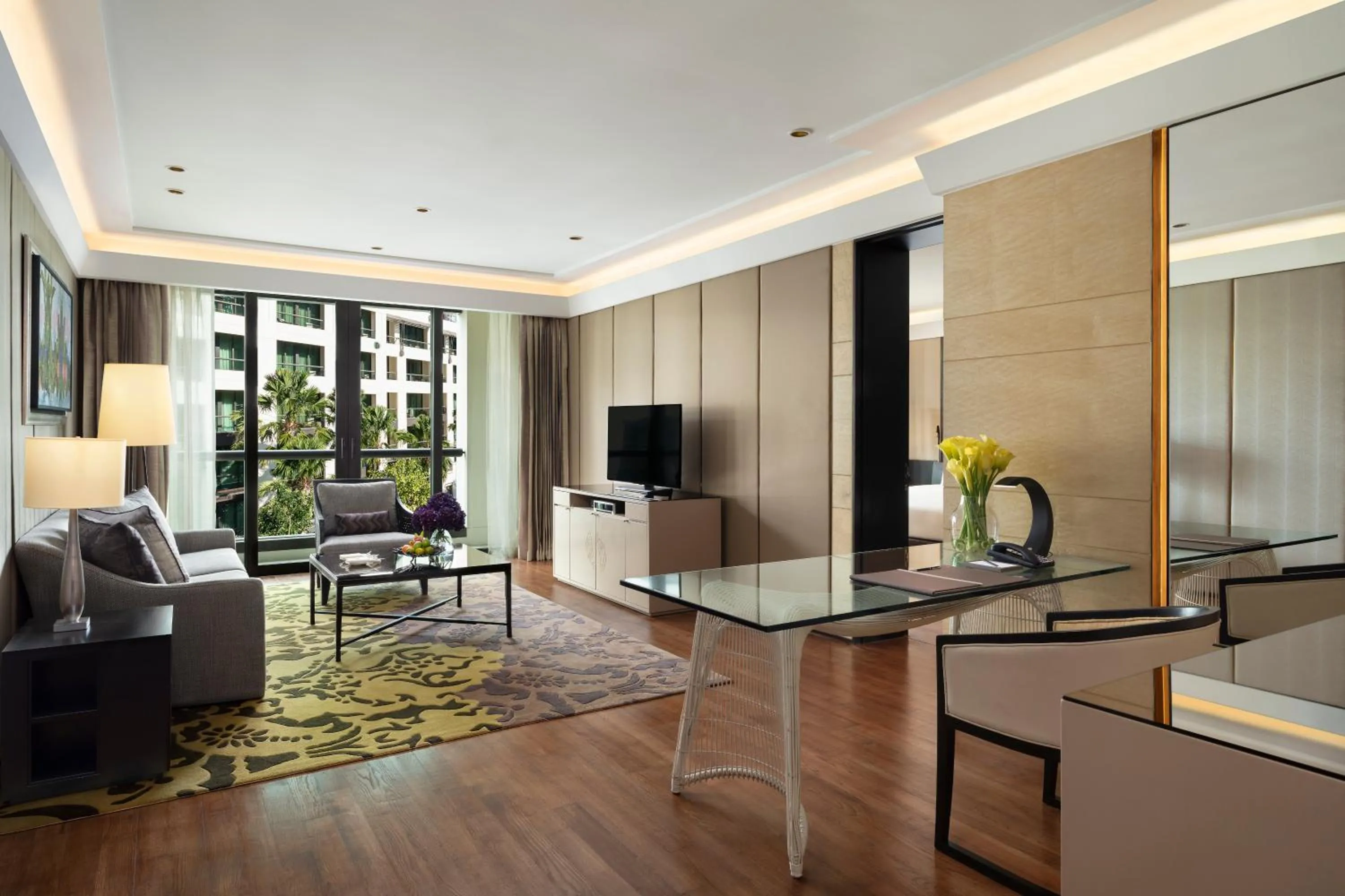 TV and multimedia in Siam Kempinski Hotel Bangkok