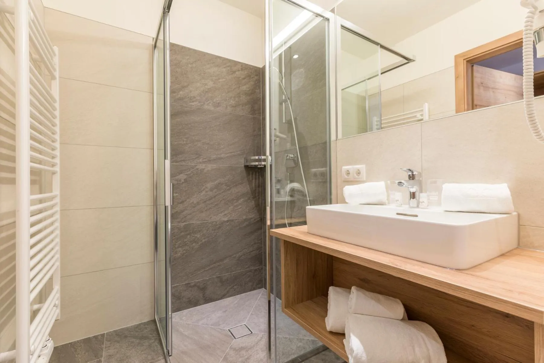 Shower in OFENTÜRL alpine living