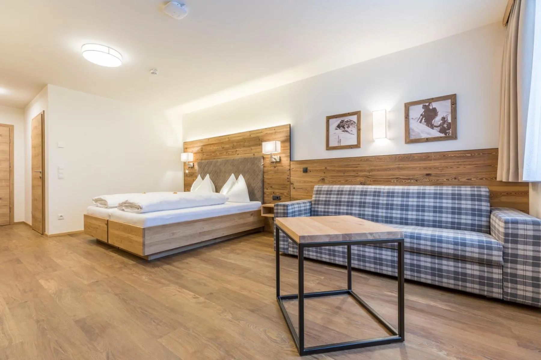 Photo of the whole room in OFENTÜRL alpine living