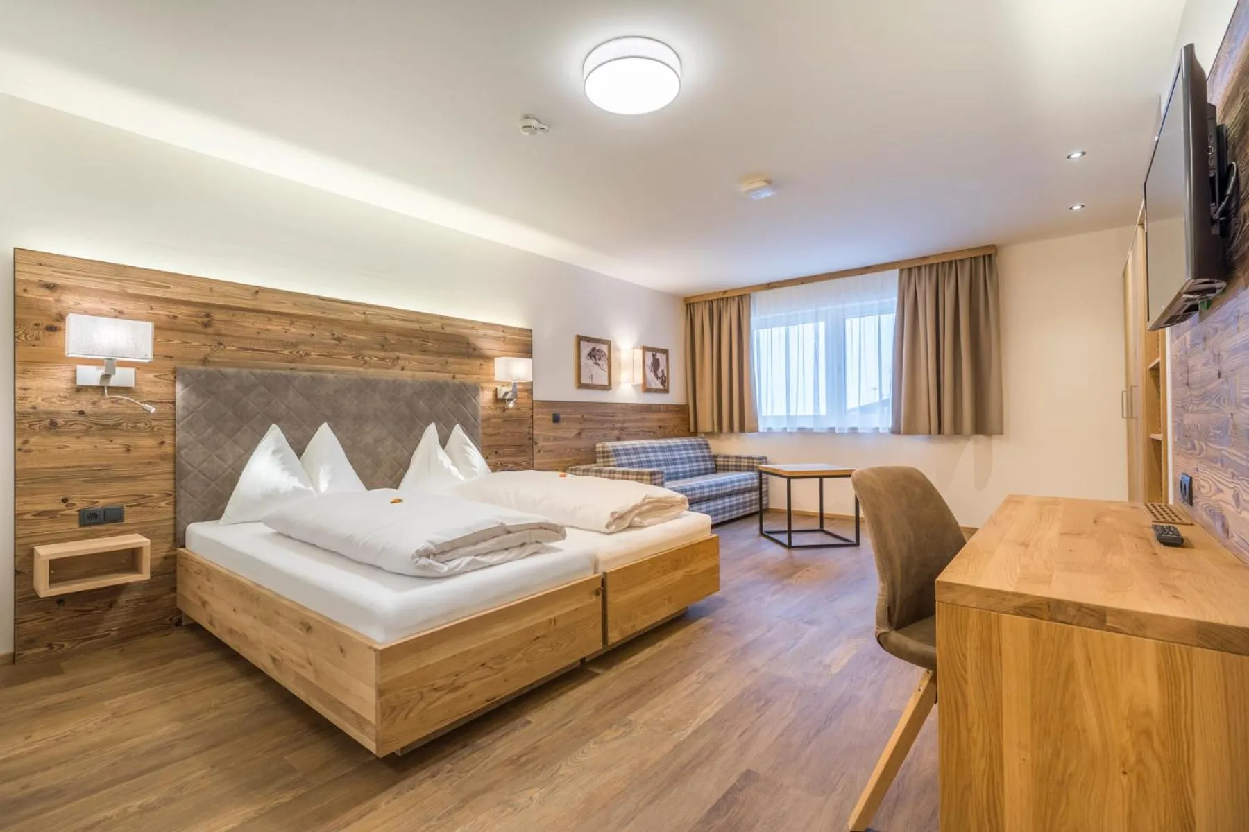 Photo of the whole room in OFENTÜRL alpine living