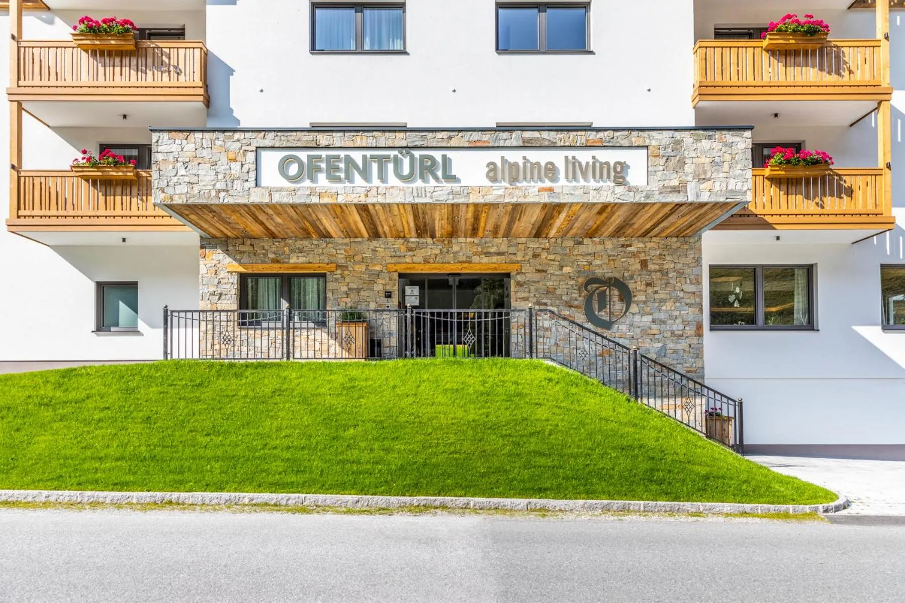 Facade/entrance in OFENTÜRL alpine living