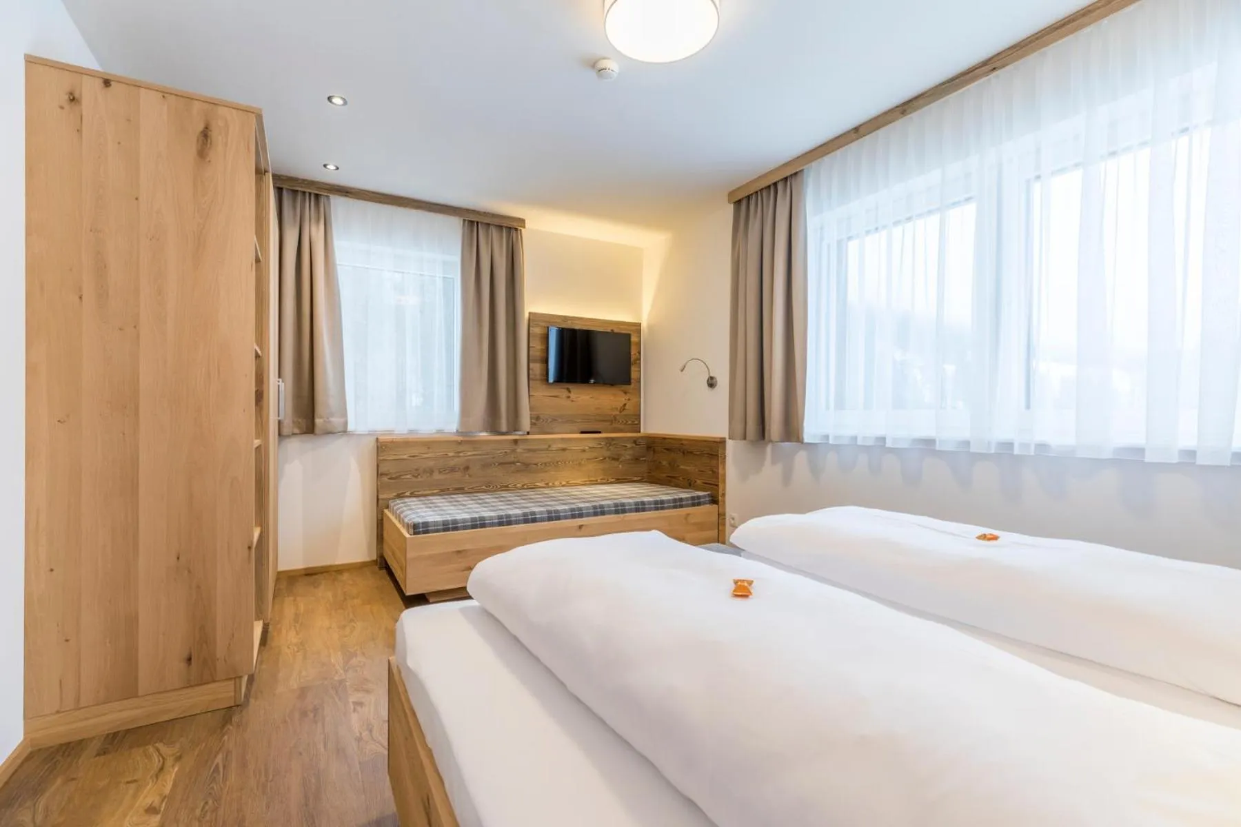 Photo of the whole room in OFENTÜRL alpine living