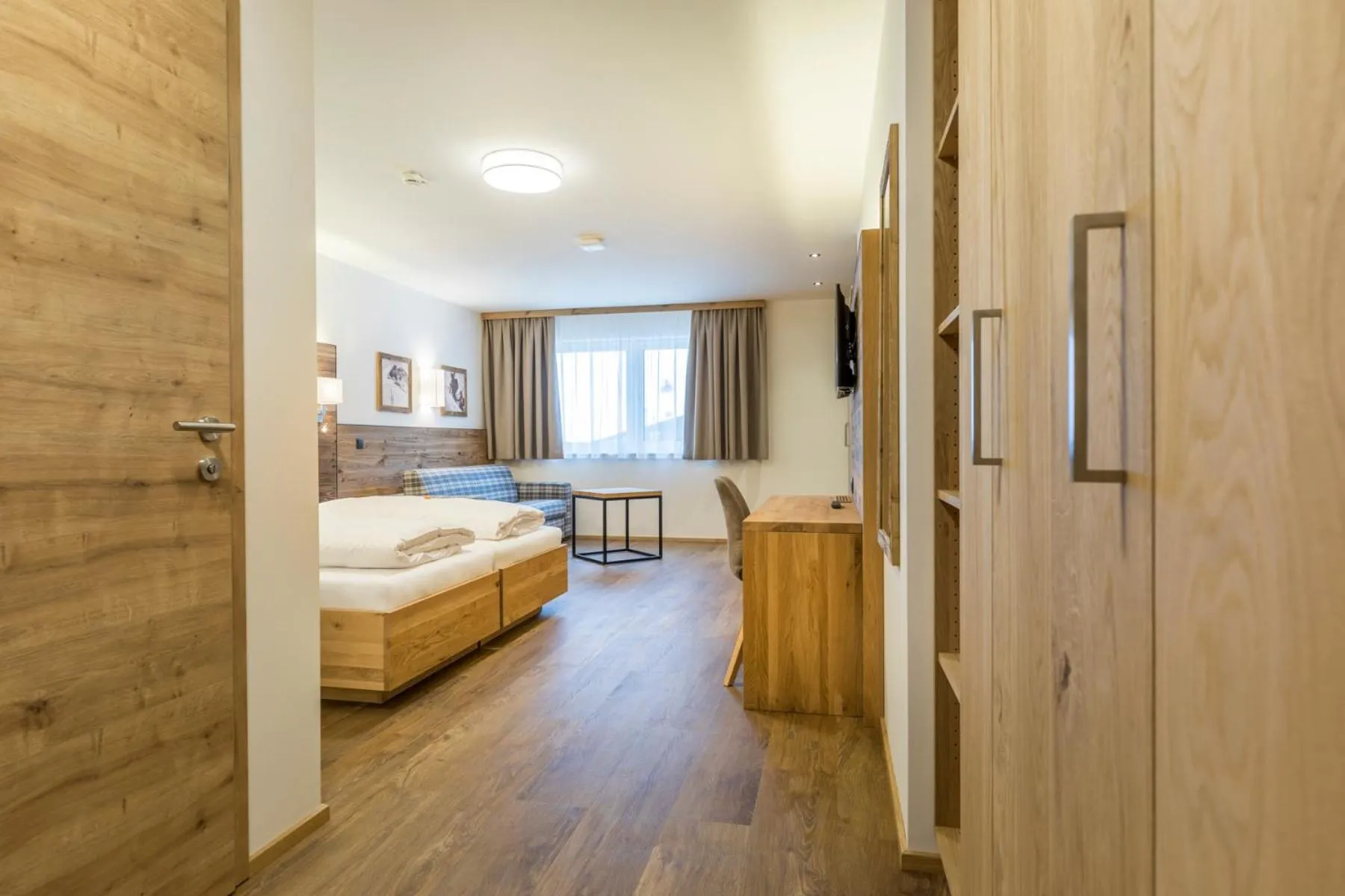 Photo of the whole room in OFENTÜRL alpine living