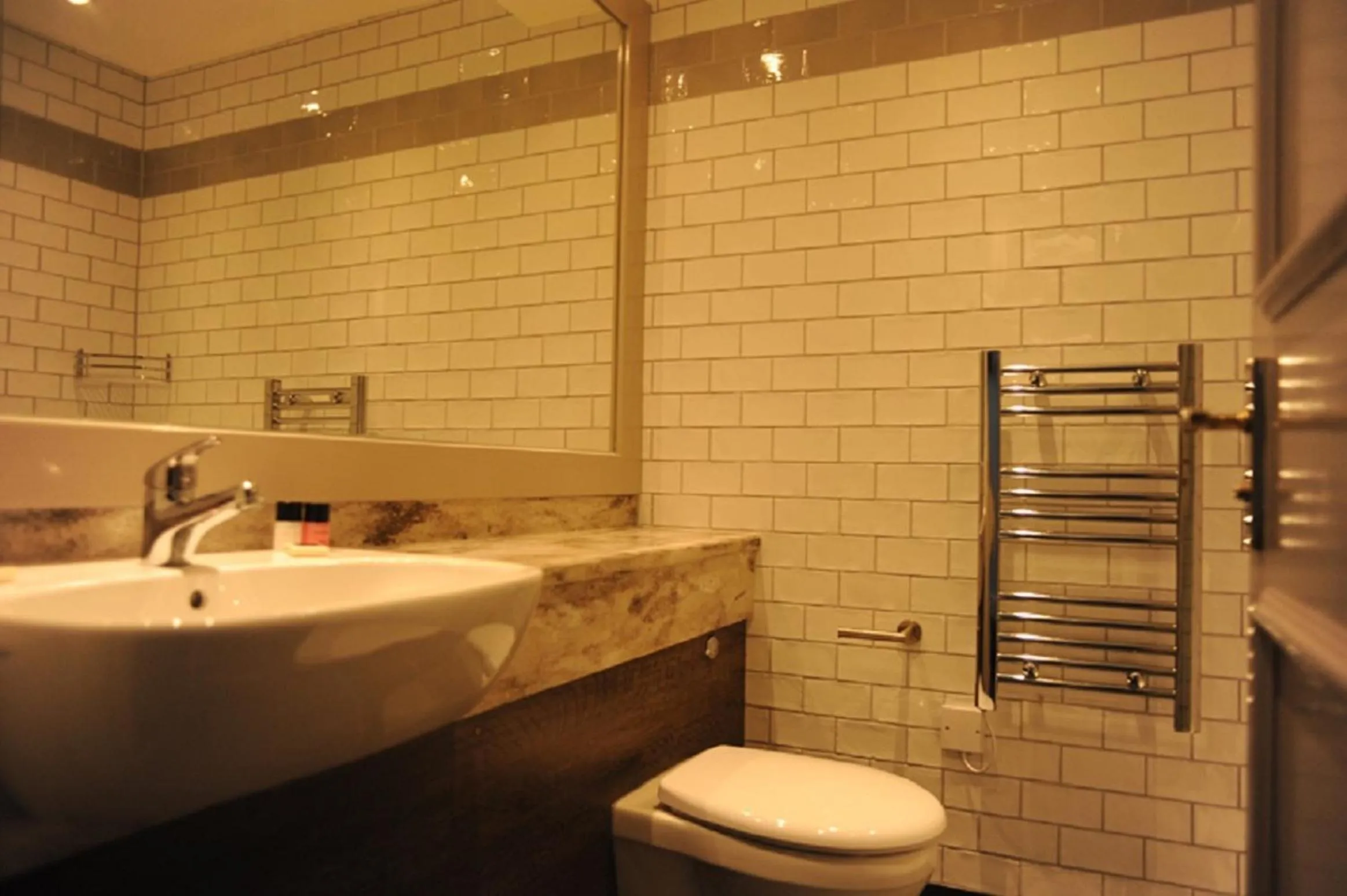 Photo of the whole room in Angel @ KingSt