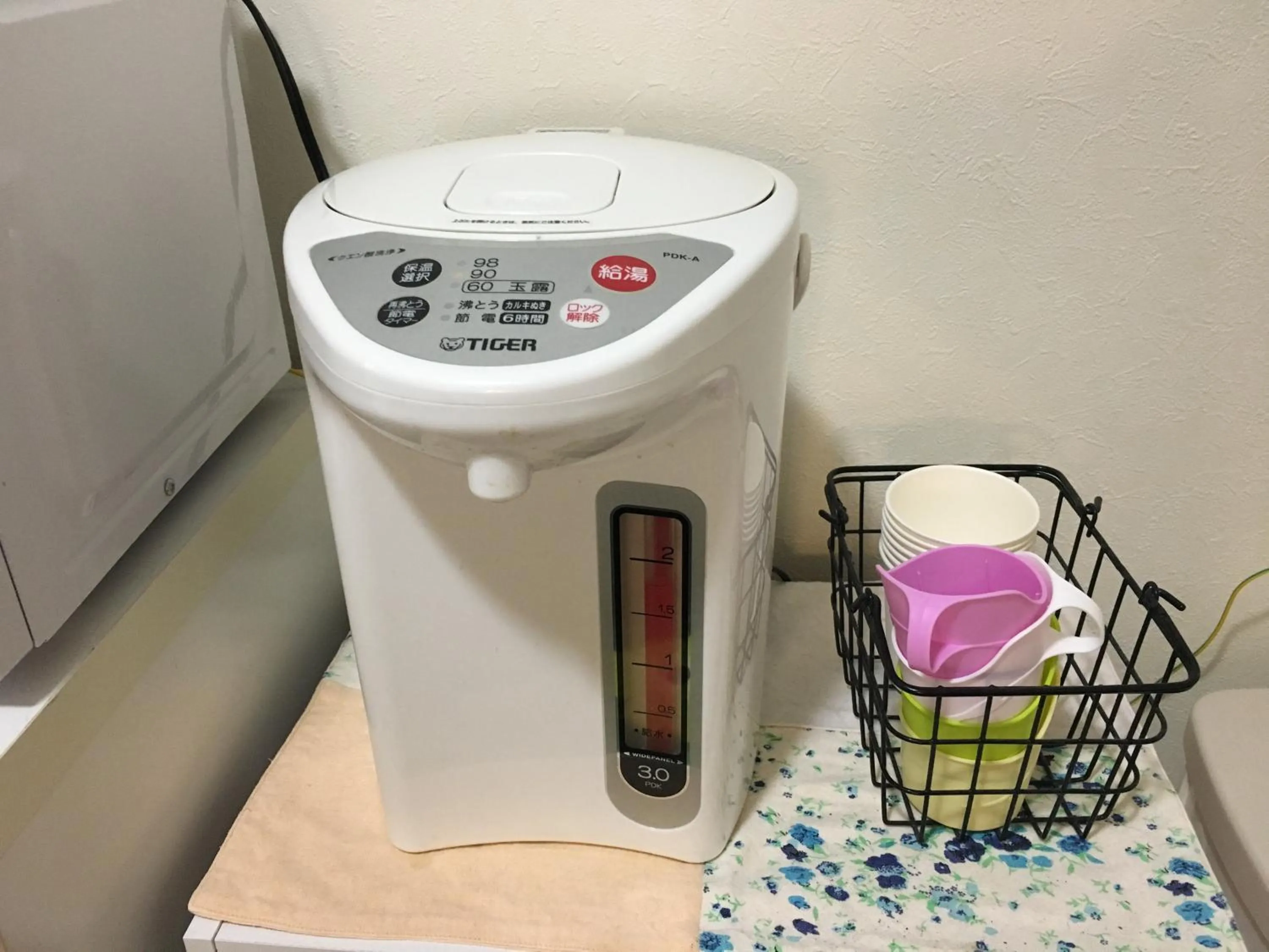 Communal kitchen in Shironoshita Guesthouse