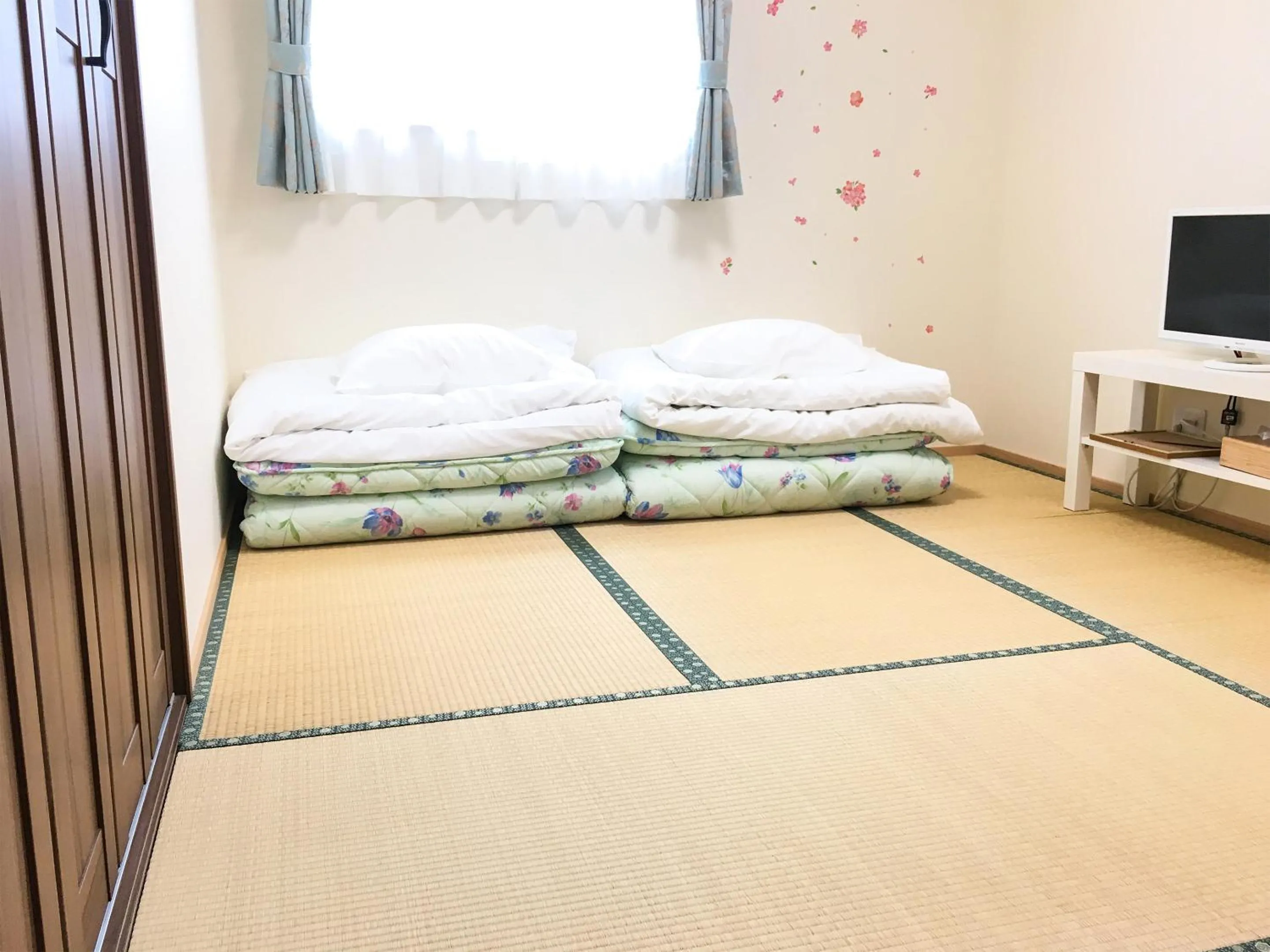 Photo of the whole room, Bed in Shironoshita Guesthouse