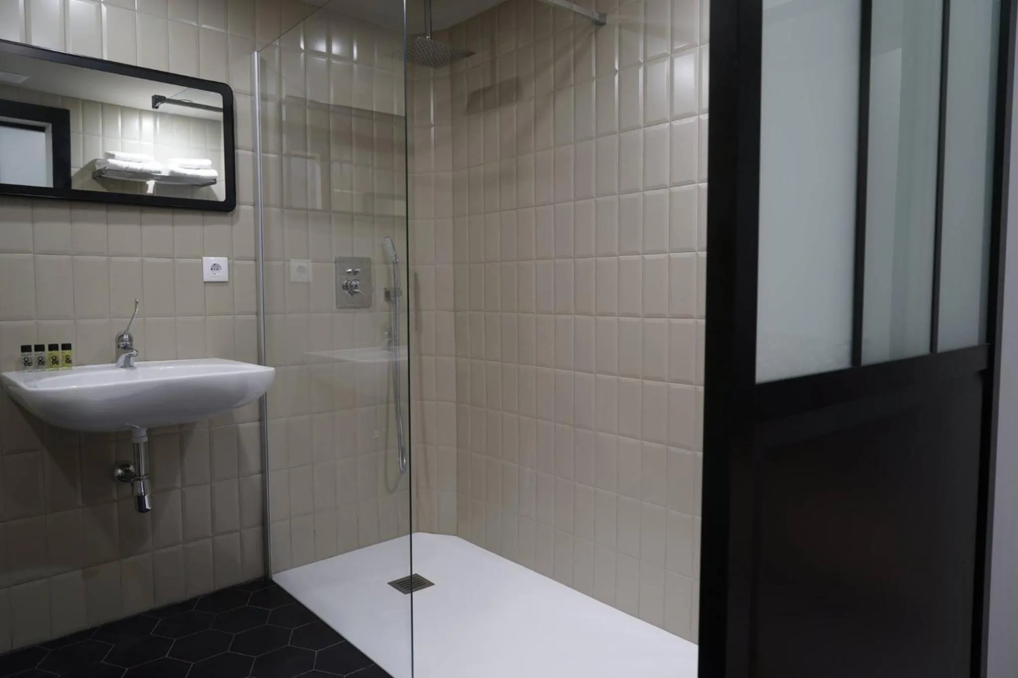 Shower in MD Design Hotel - Portal del Real