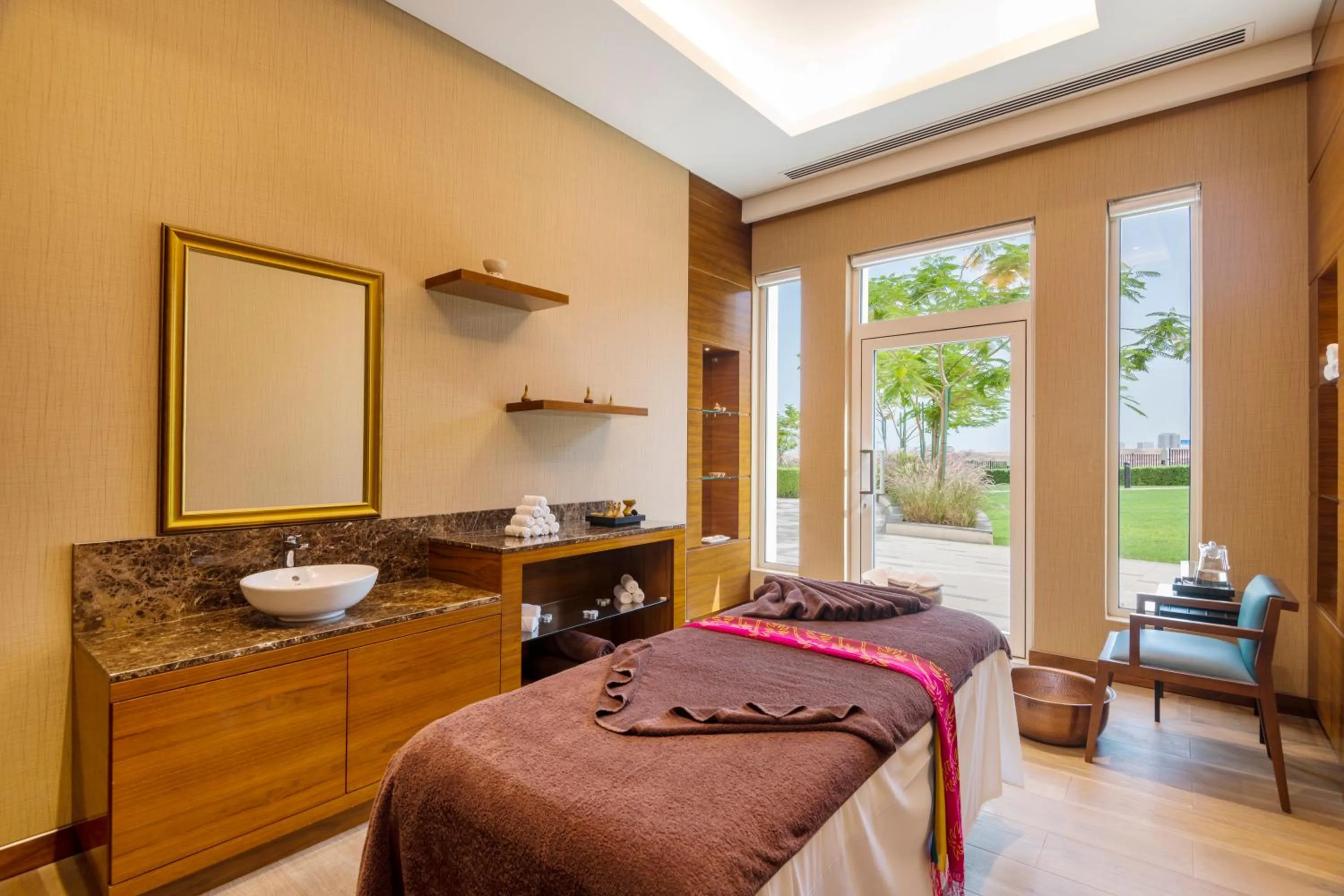 Spa and wellness centre/facilities, Bed in Crowne Plaza Muscat OCEC by IHG