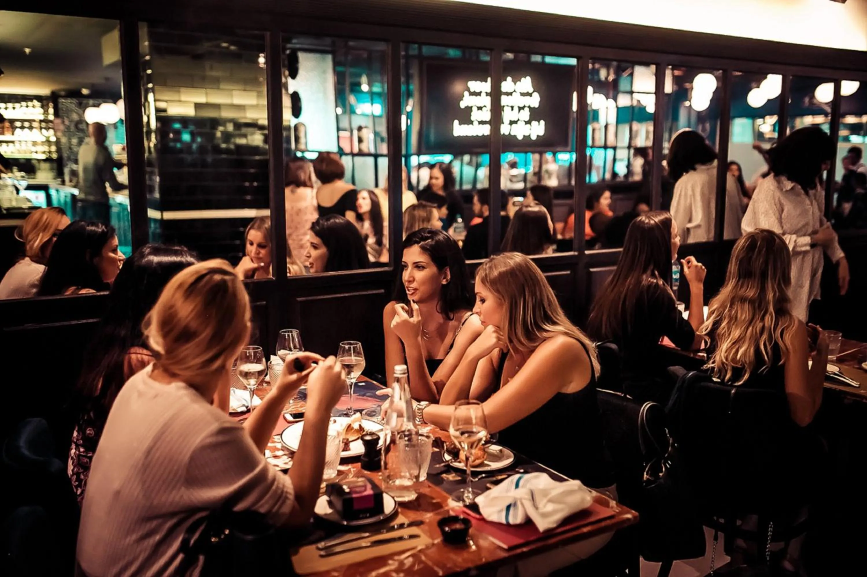 Restaurant/places to eat in Crowne Plaza Muscat OCEC by IHG