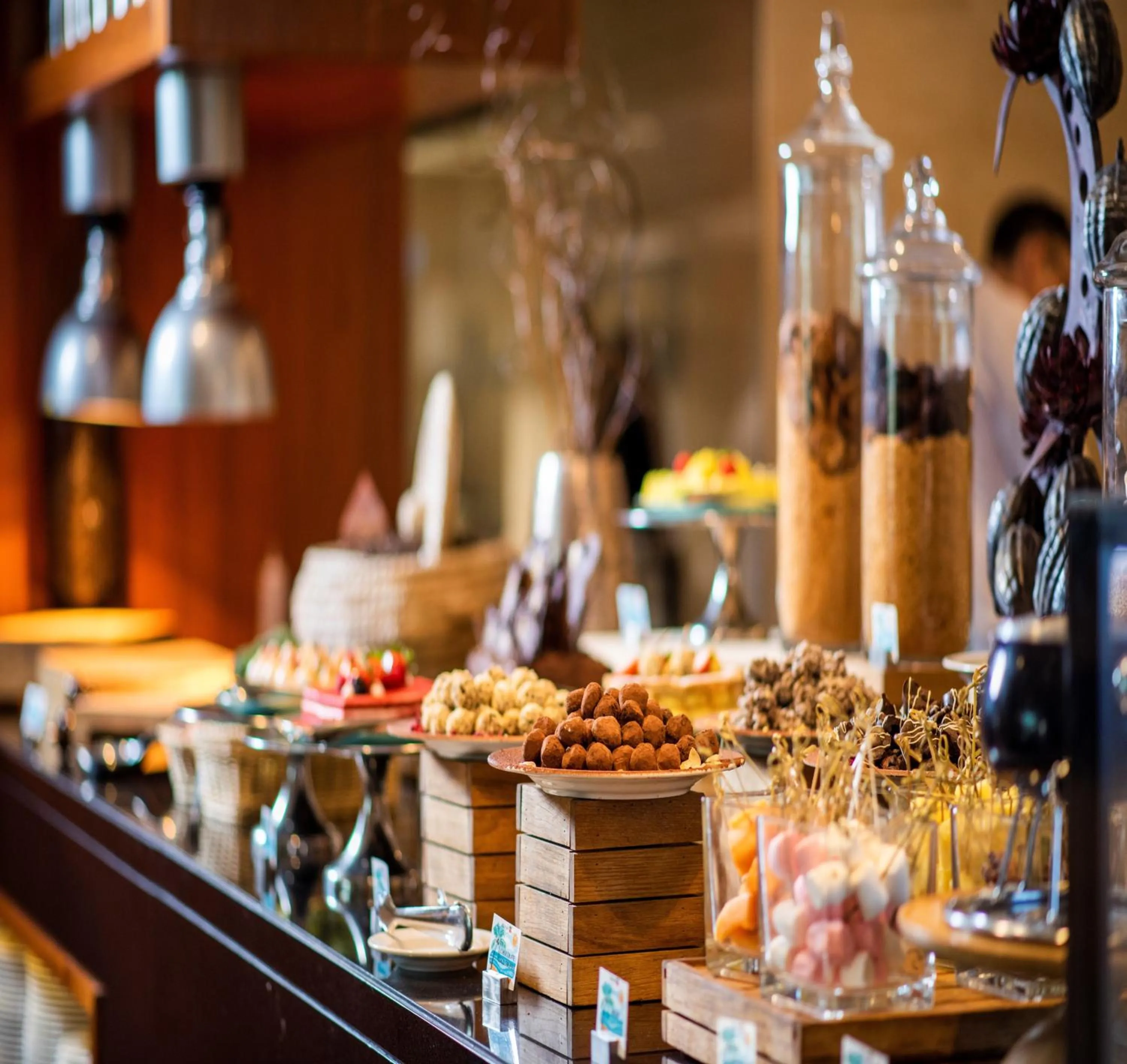 Restaurant/places to eat in Crowne Plaza Muscat OCEC by IHG