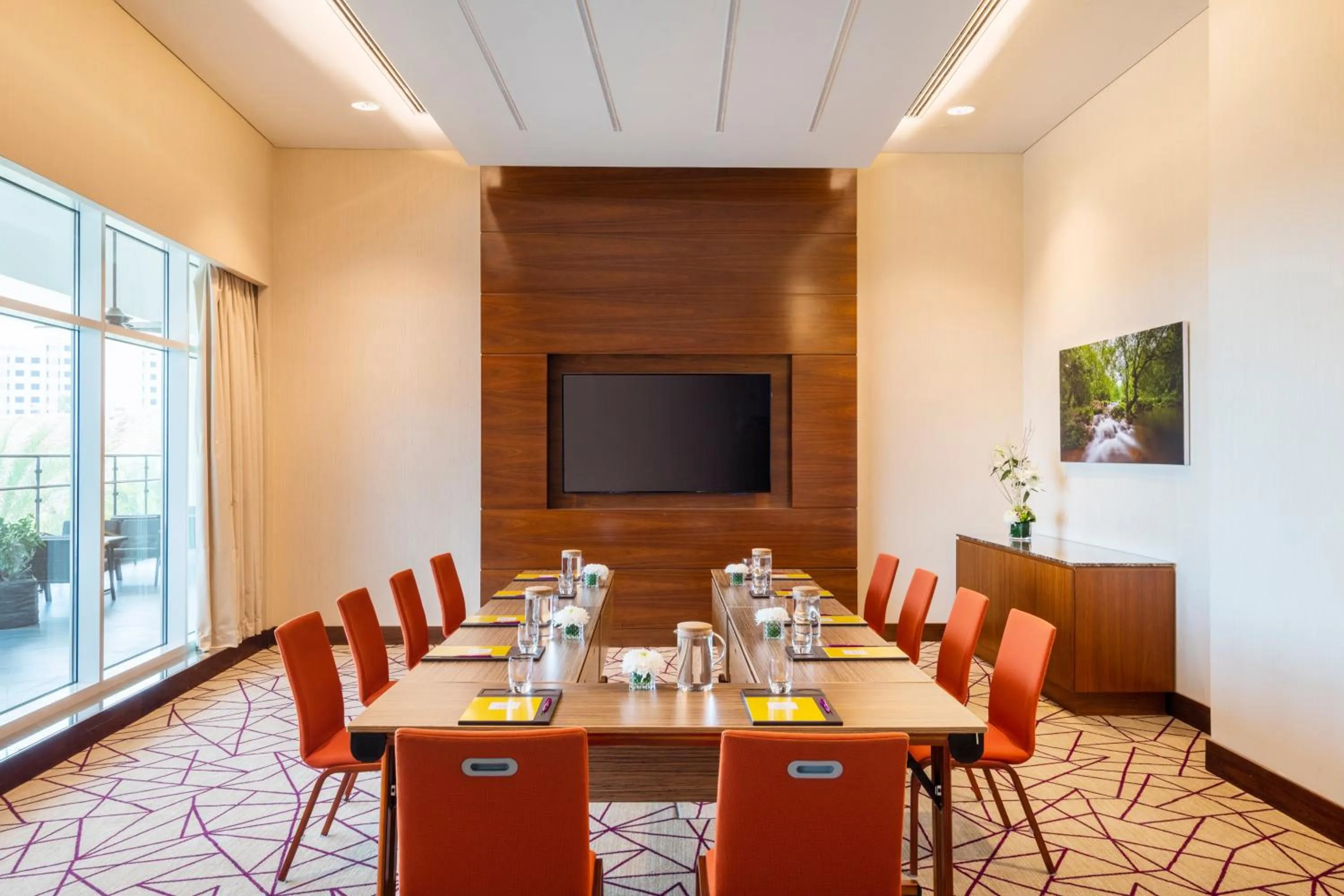 Meeting/conference room in Crowne Plaza Muscat OCEC by IHG