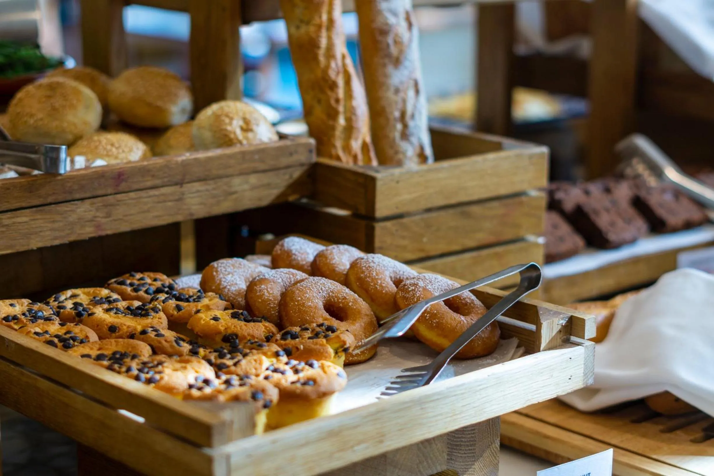 Restaurant/places to eat in Crowne Plaza Muscat OCEC by IHG