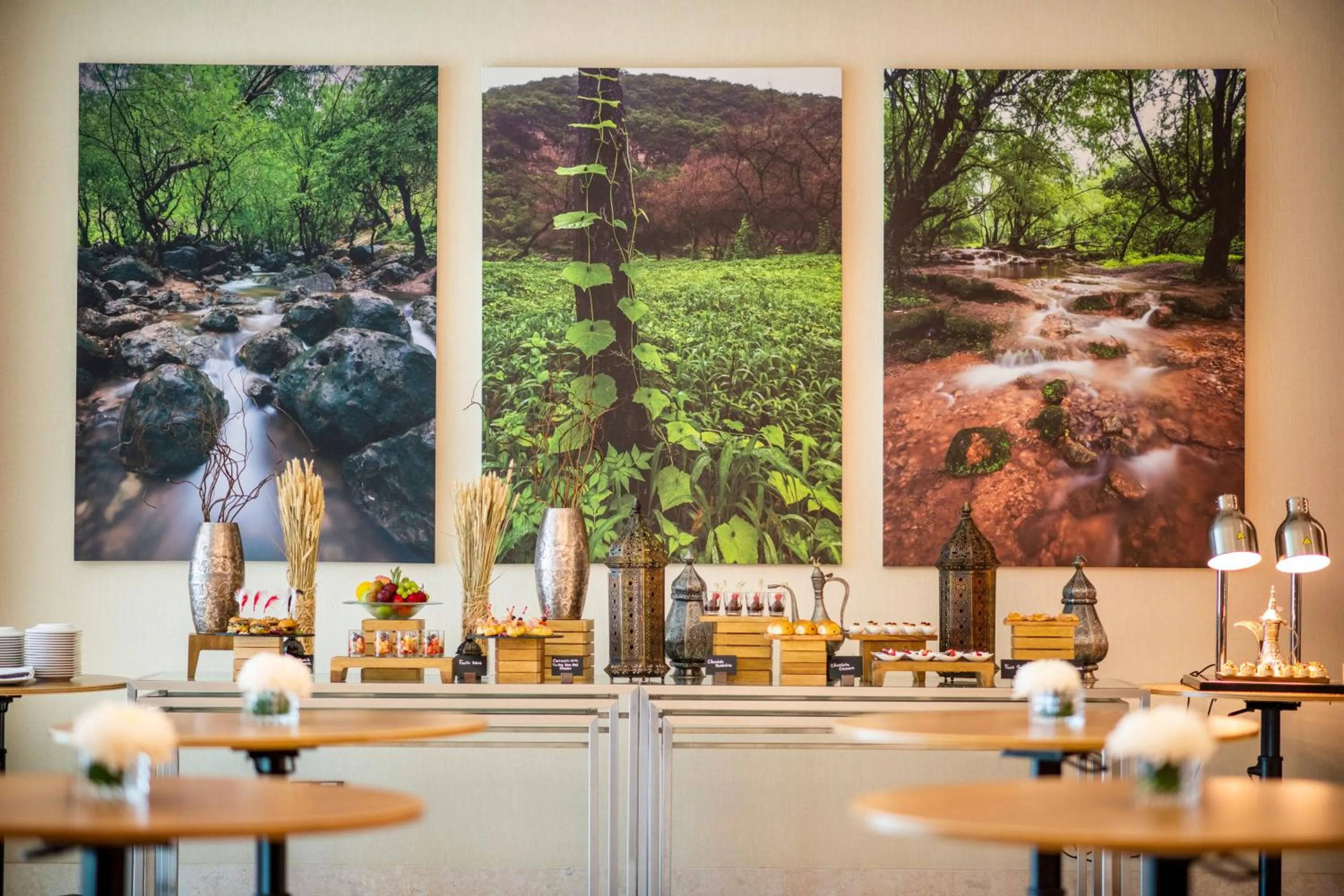 Meeting/conference room in Crowne Plaza Muscat OCEC by IHG