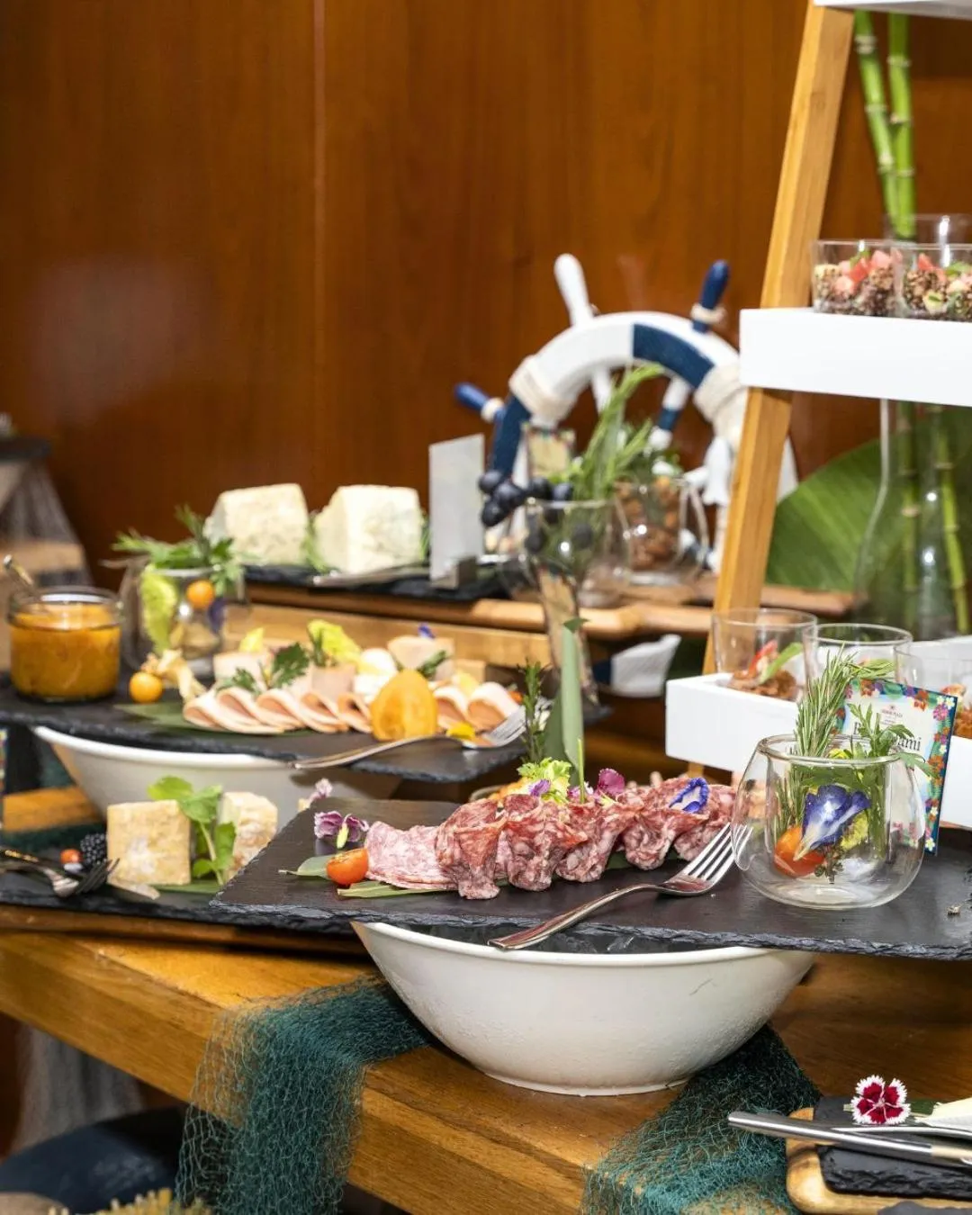 Food in Crowne Plaza Muscat OCEC by IHG