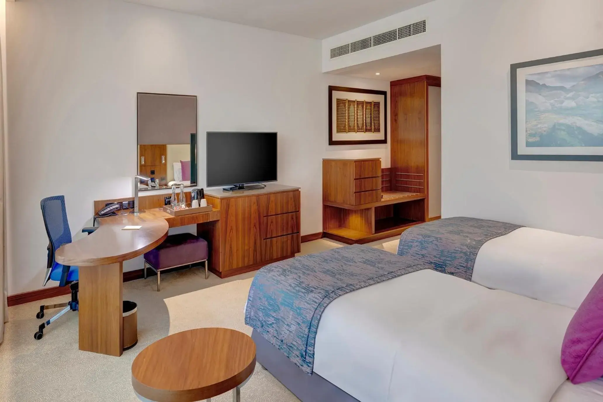 Premium Twin Room with Mountain View and Lounge Access in Crowne Plaza Muscat OCEC by IHG Premium Twin Room with Mountain View and Lounge Access in Crowne Plaza Muscat OCEC by IHG