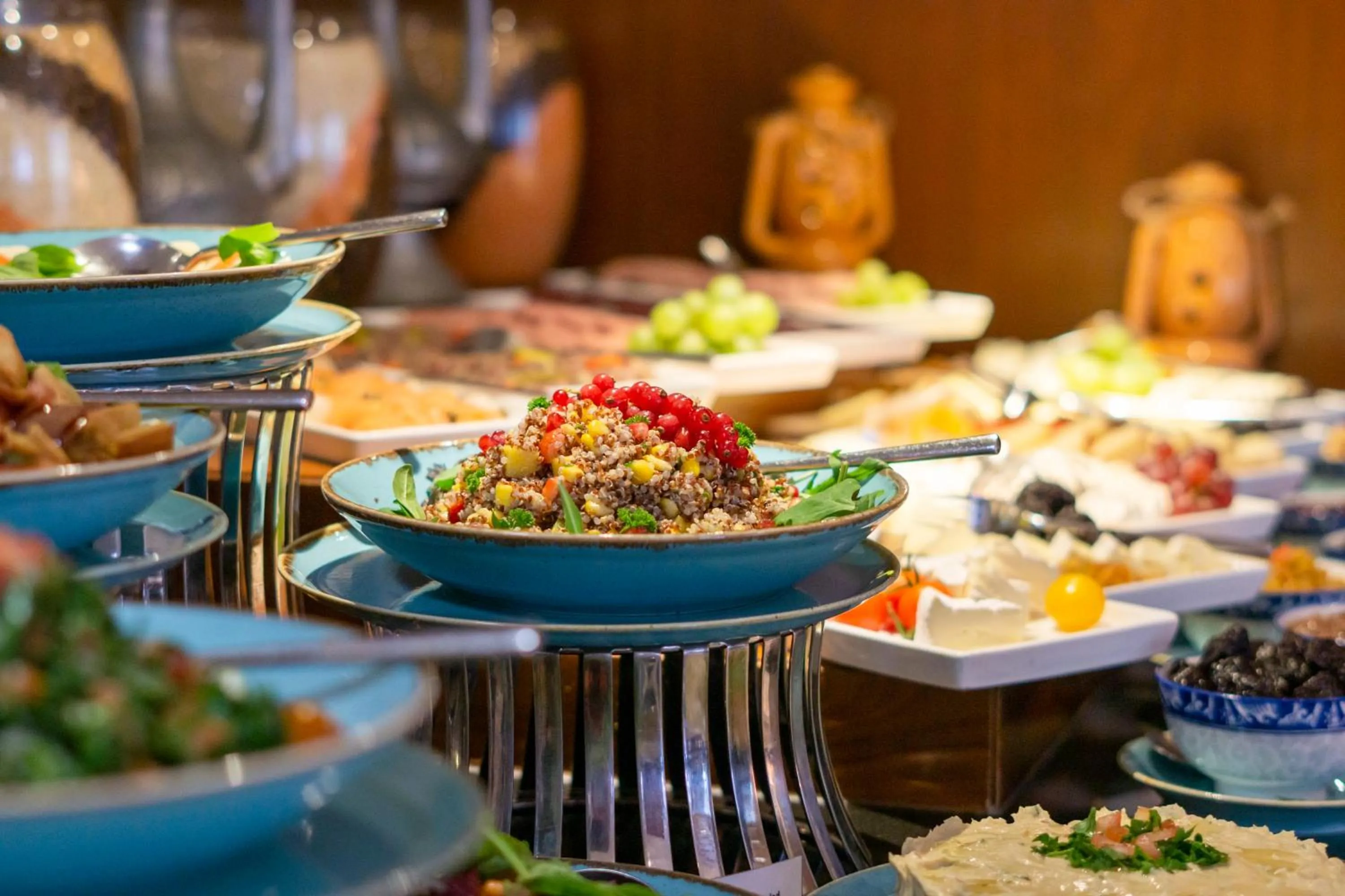 Restaurant/places to eat in Crowne Plaza Muscat OCEC by IHG