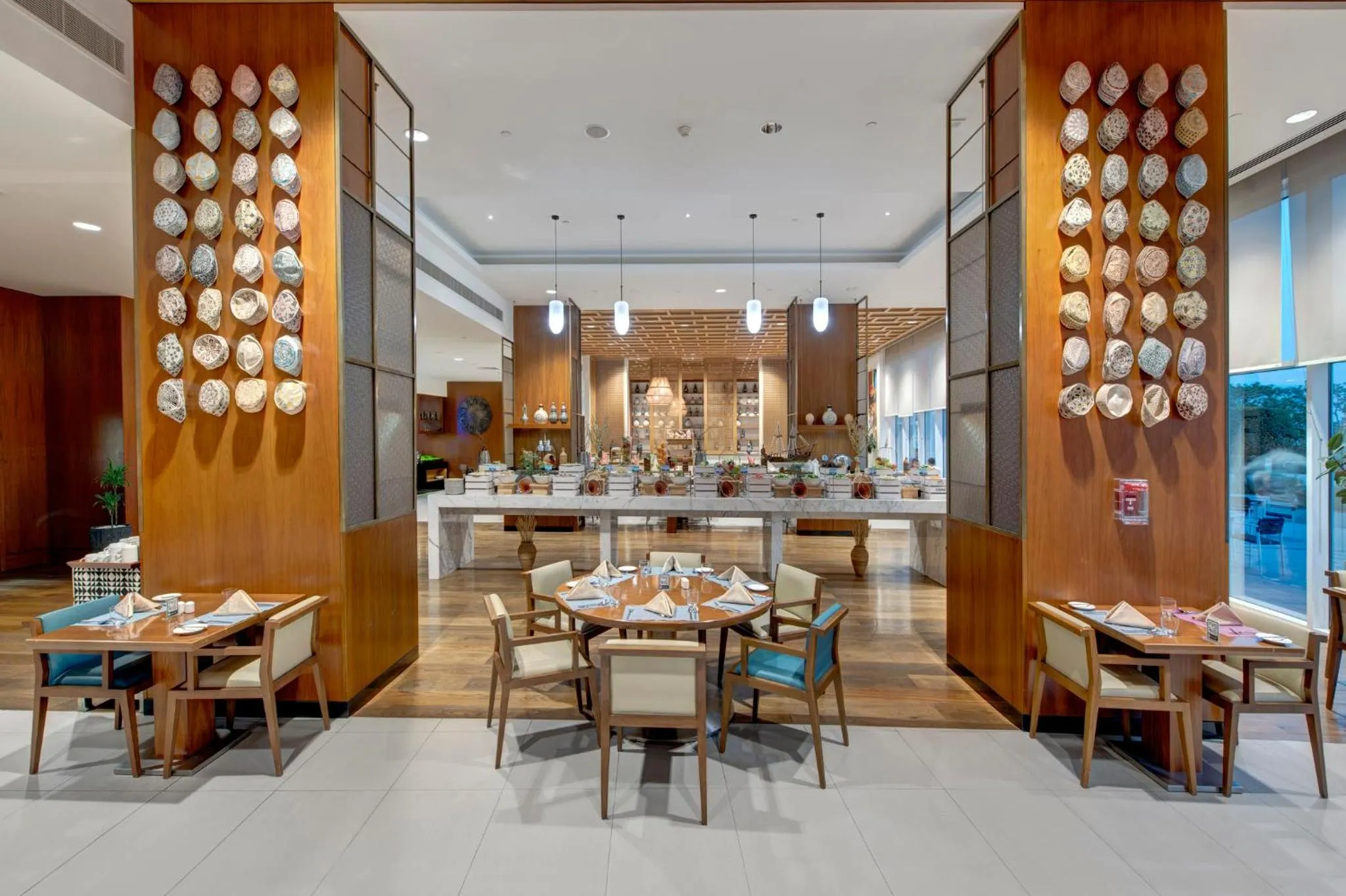 Restaurant/places to eat in Crowne Plaza Muscat OCEC by IHG