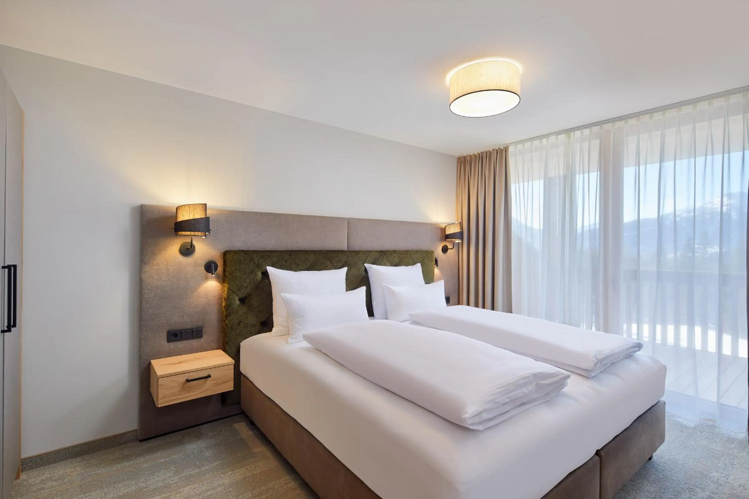 Photo of the whole room, Bed in Zugspitz Resort