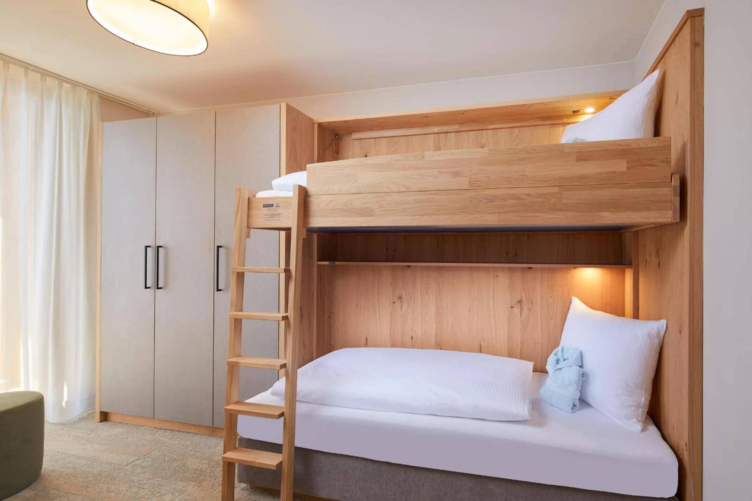 bunk bed, Bed in Zugspitz Resort