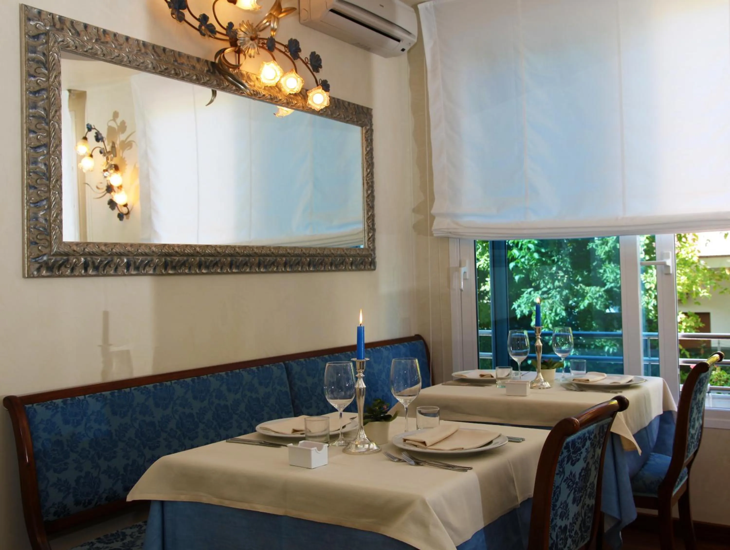 Restaurant/places to eat in Hotel Helios