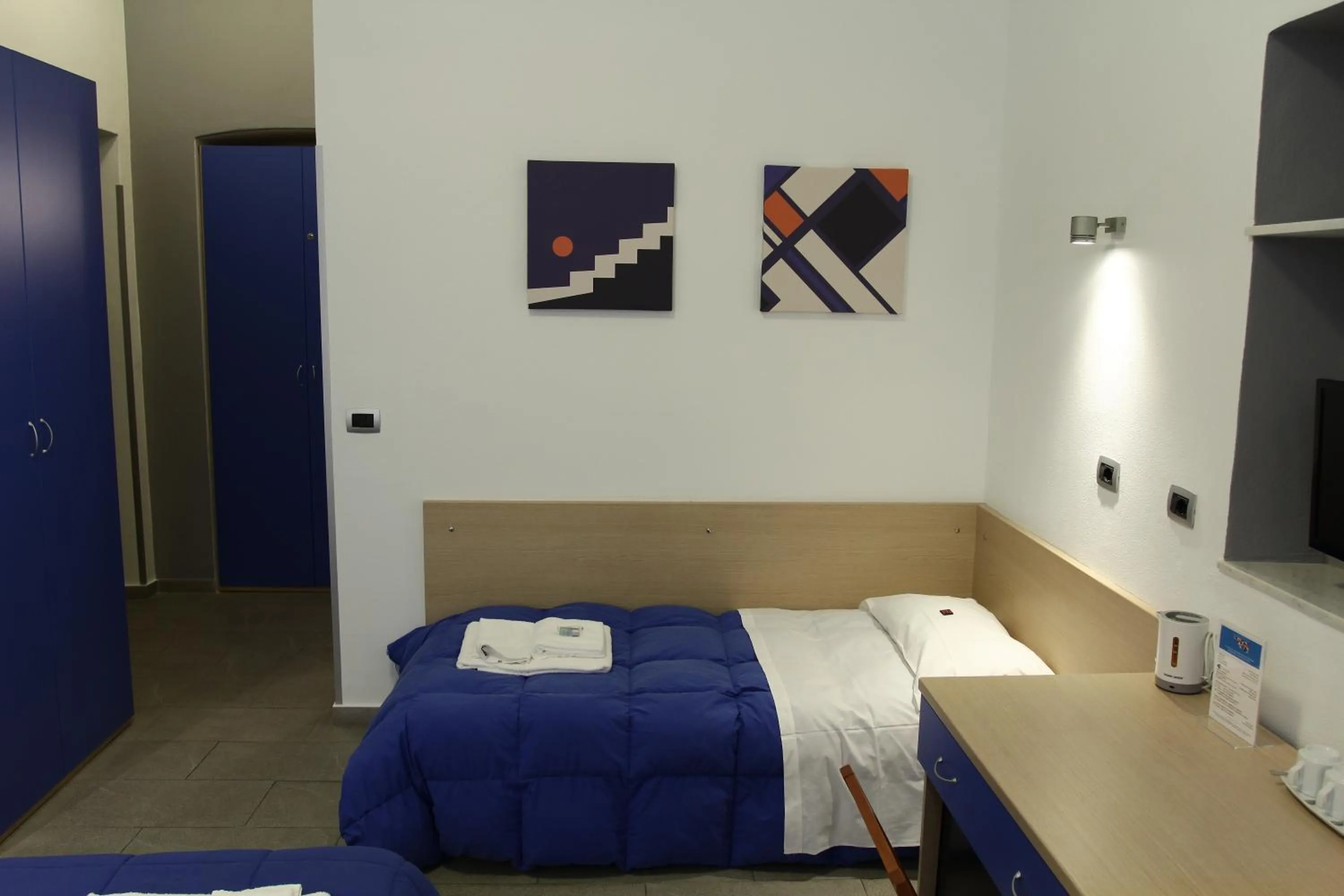 Decorative detail, Bed in Affittacamere del Golfo e delle 5 Terre