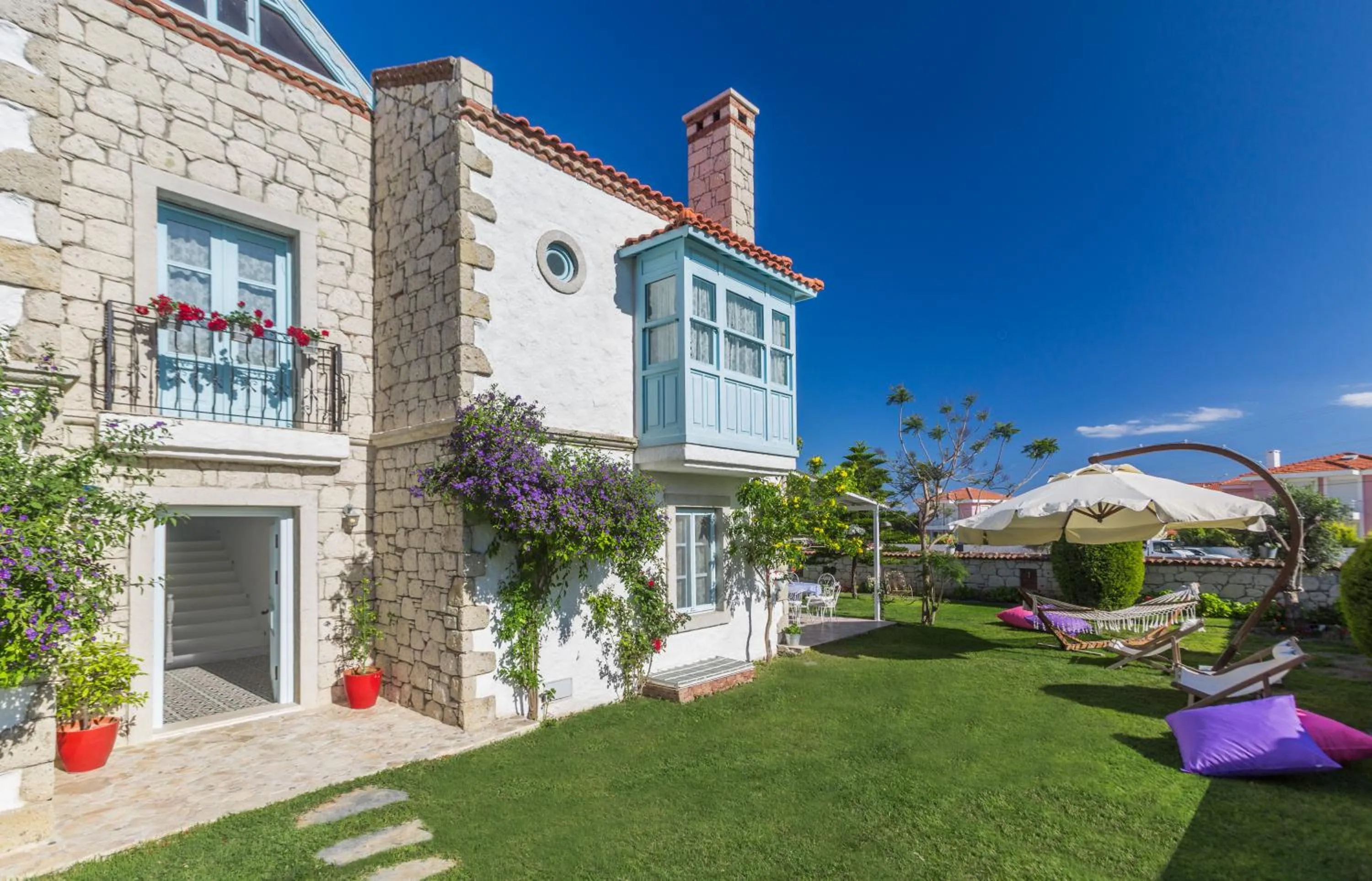 Facade/entrance in Deniz Kabugu Hotel