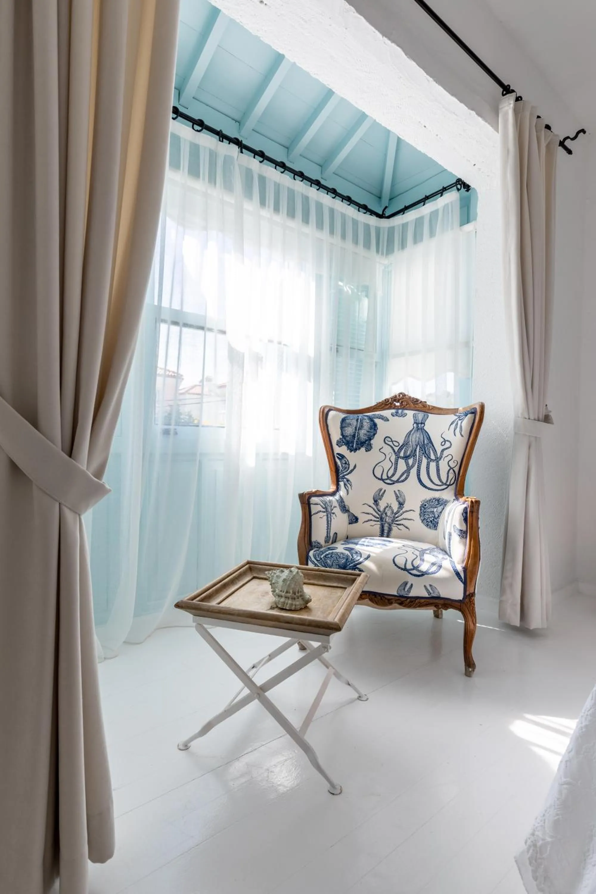 Seating area in Deniz Kabugu Hotel