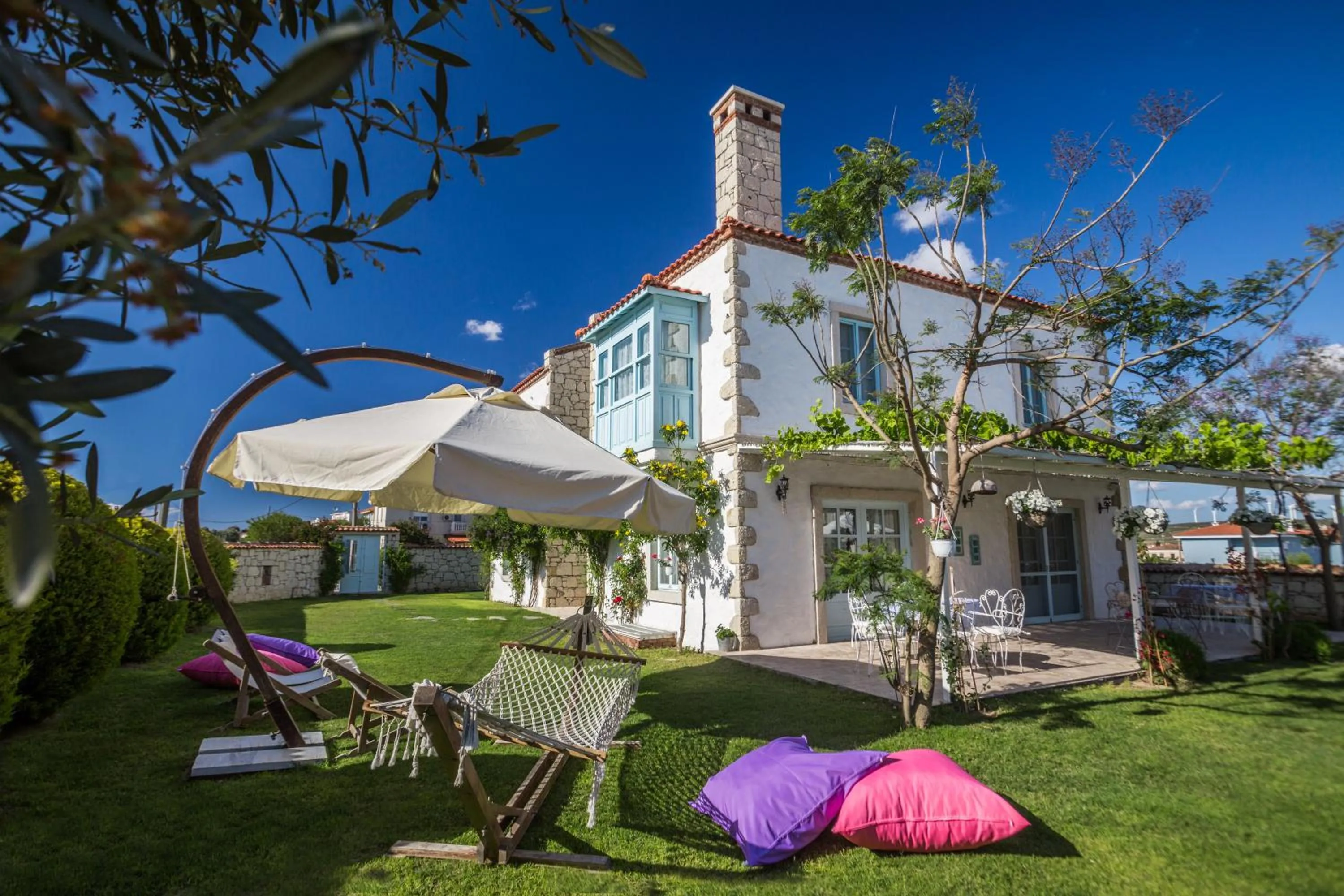 Facade/entrance in Deniz Kabugu Hotel