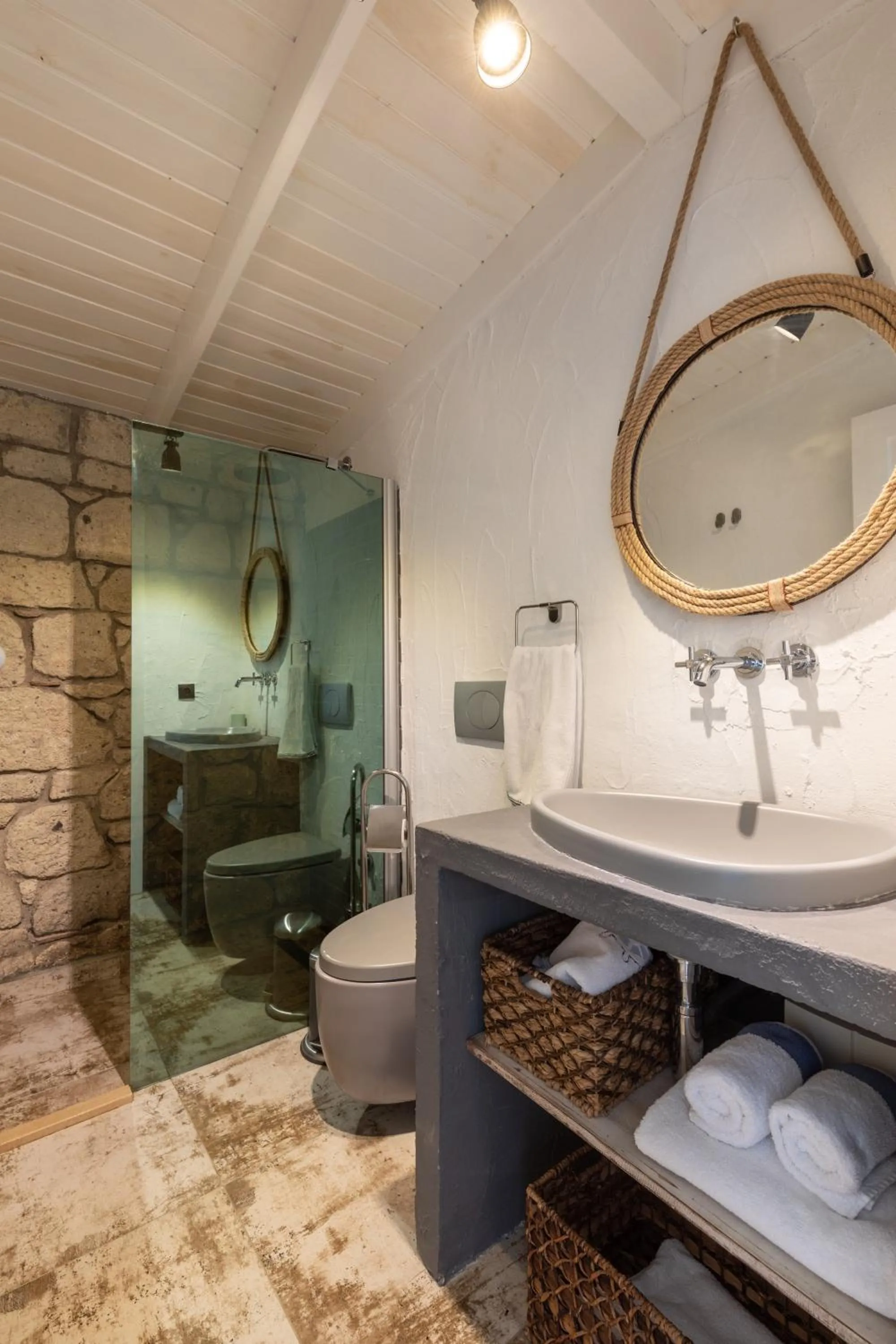 Bathroom in Deniz Kabugu Hotel