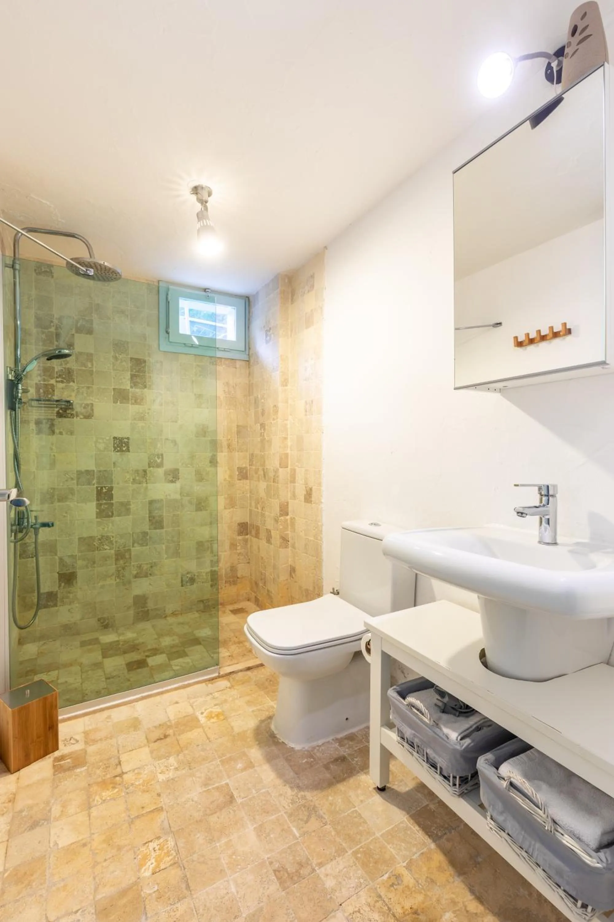 Bathroom in Deniz Kabugu Hotel