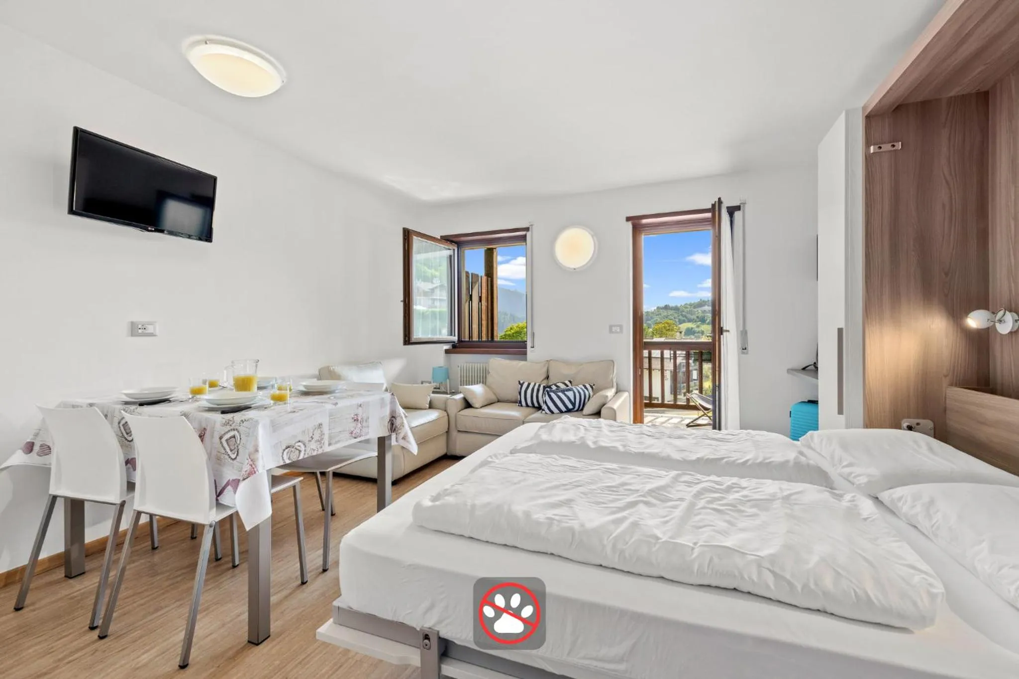 Living room, Bed in Aparthotel Des Alpes