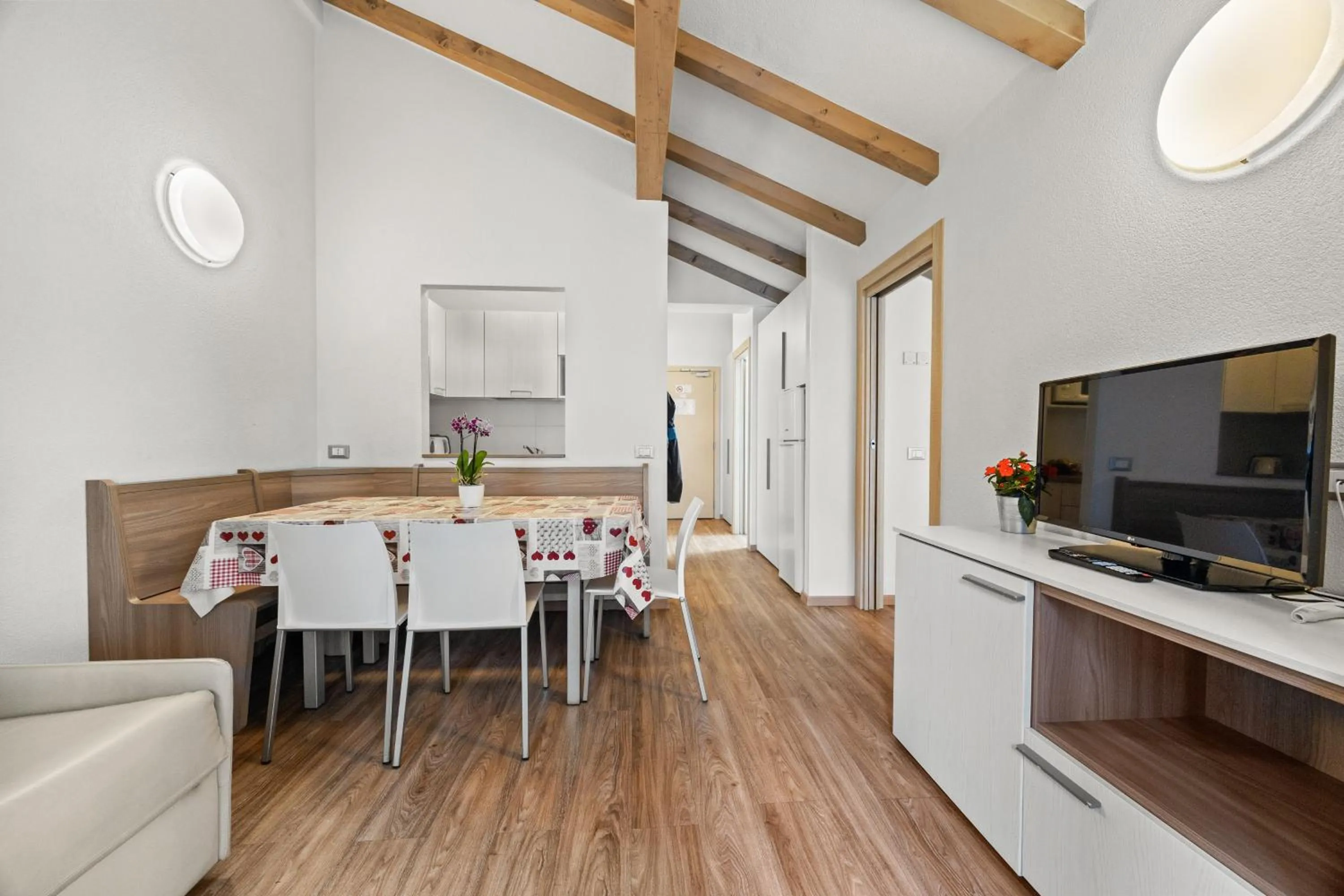 TV and multimedia in Aparthotel Des Alpes