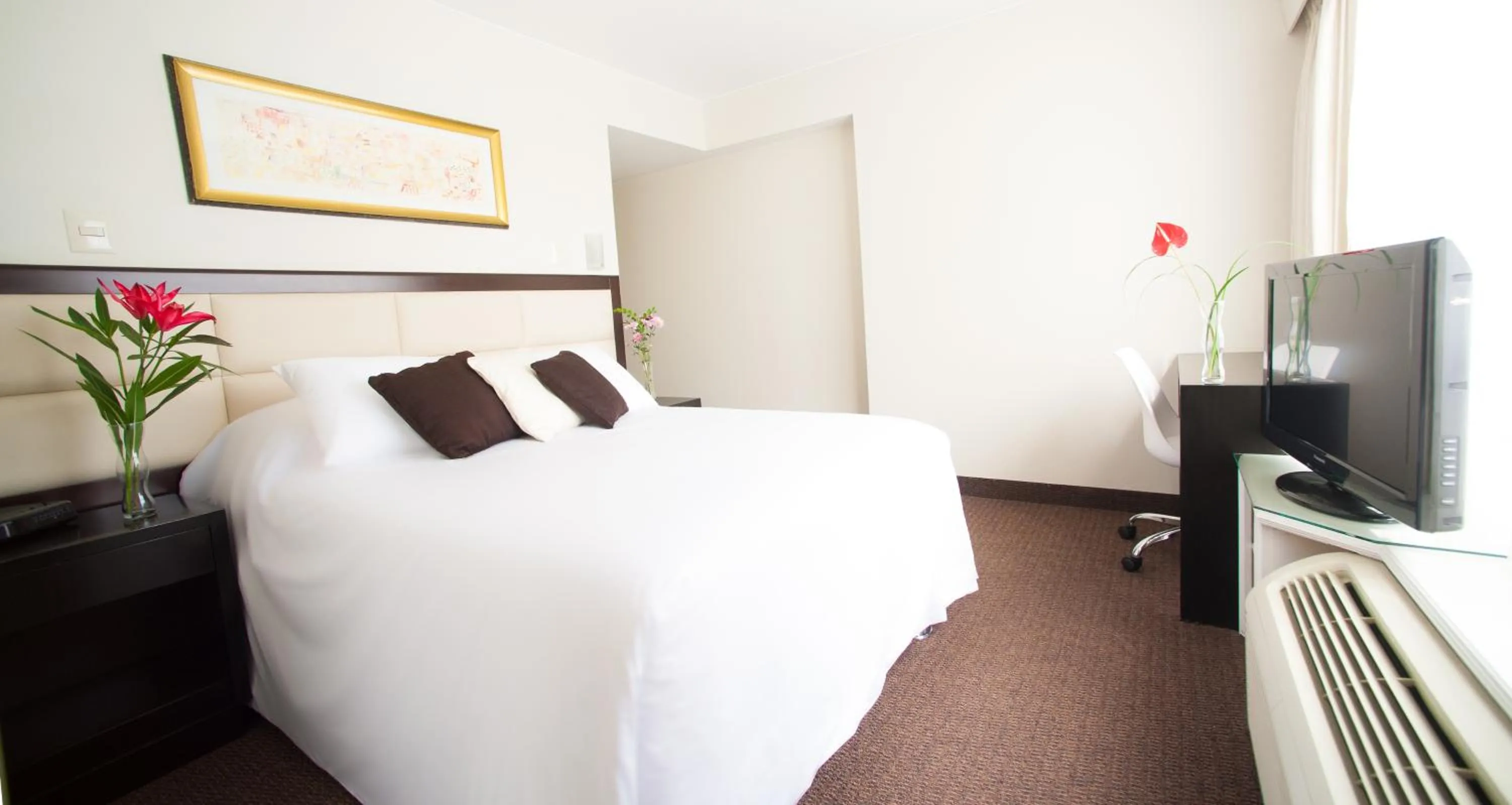 Bed in Roosevelt Hotel & Suites