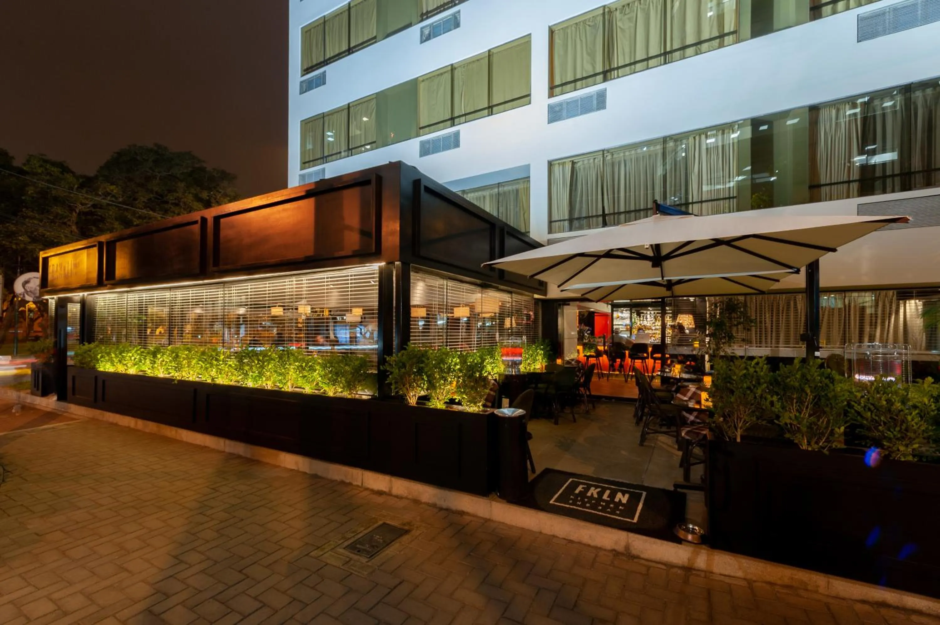 Restaurant/places to eat in Roosevelt Hotel & Suites