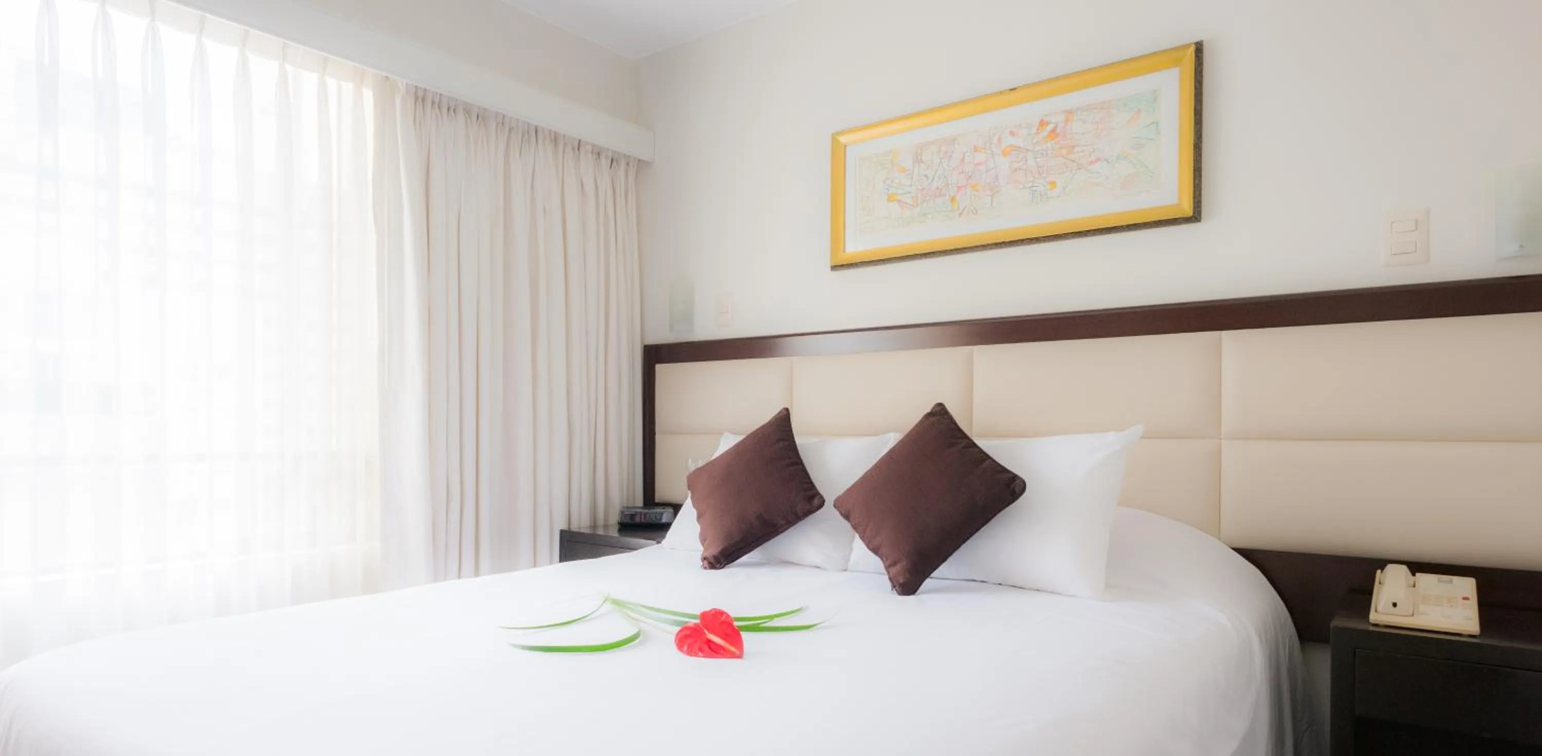 Bed in Roosevelt Hotel & Suites