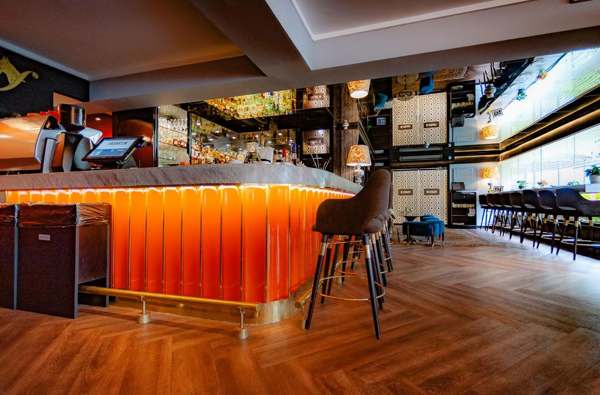 Lounge or bar in Roosevelt Hotel & Suites