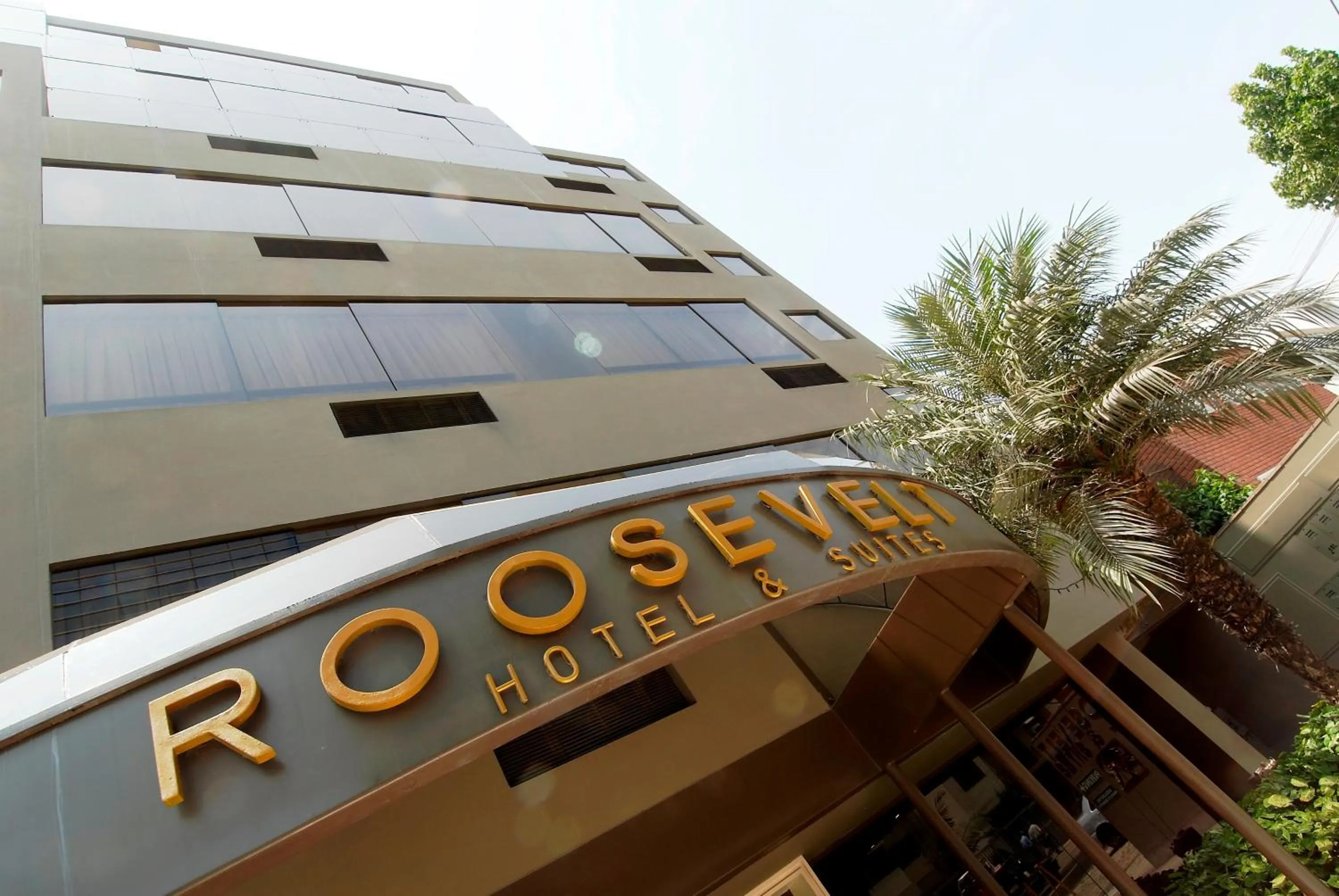 Facade/entrance in Roosevelt Hotel & Suites