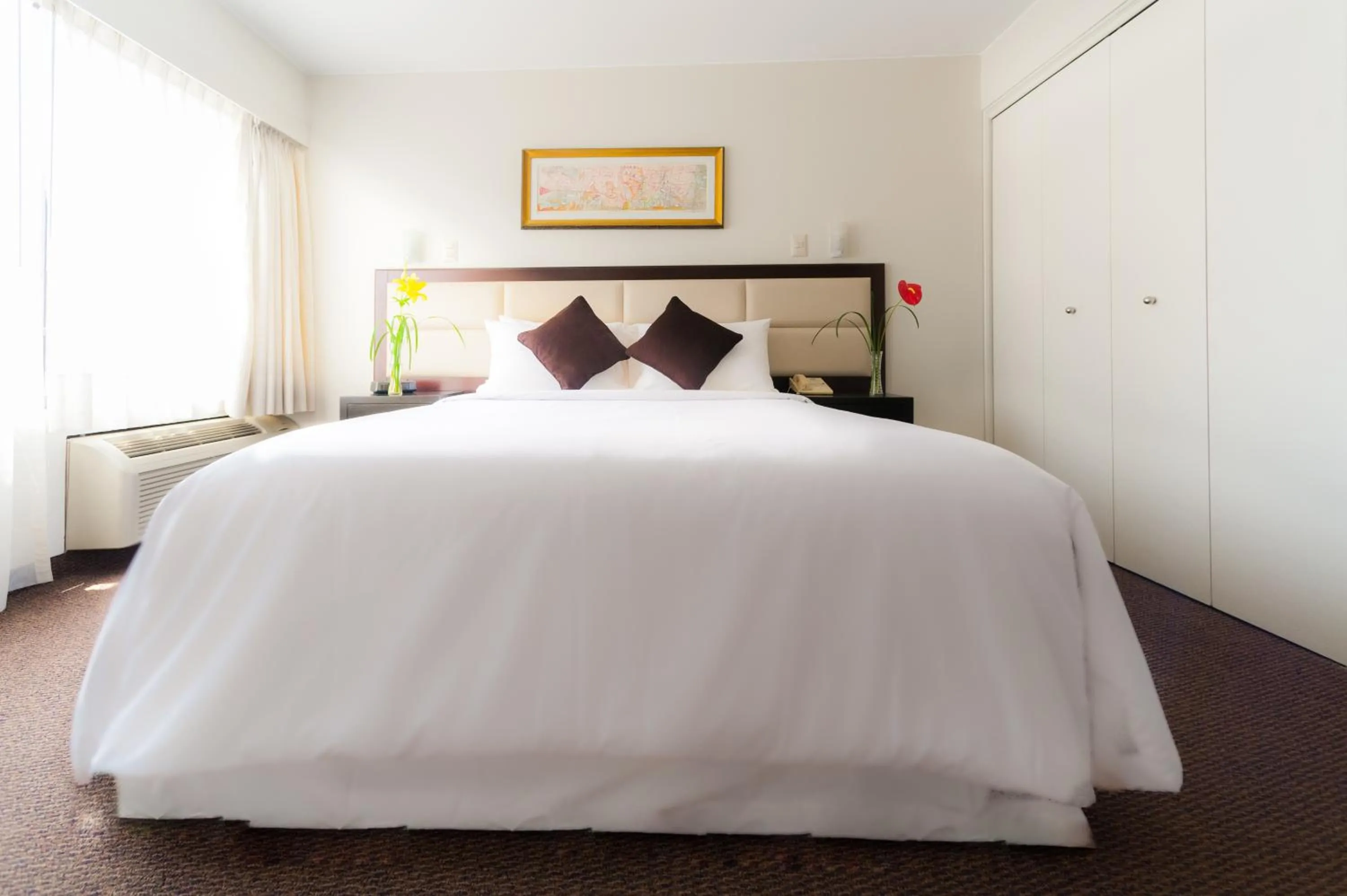 Bed in Roosevelt Hotel & Suites