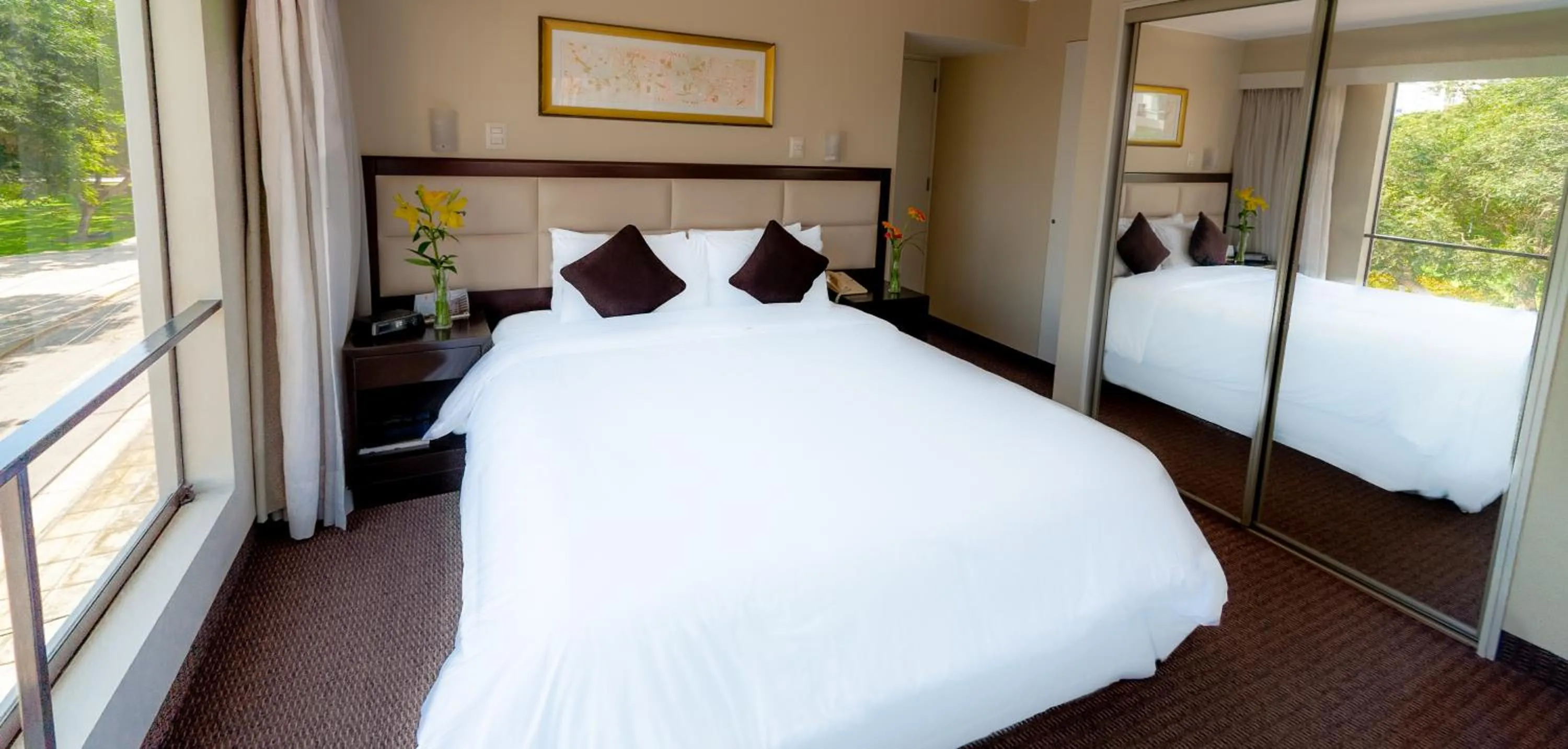 Bed in Roosevelt Hotel & Suites